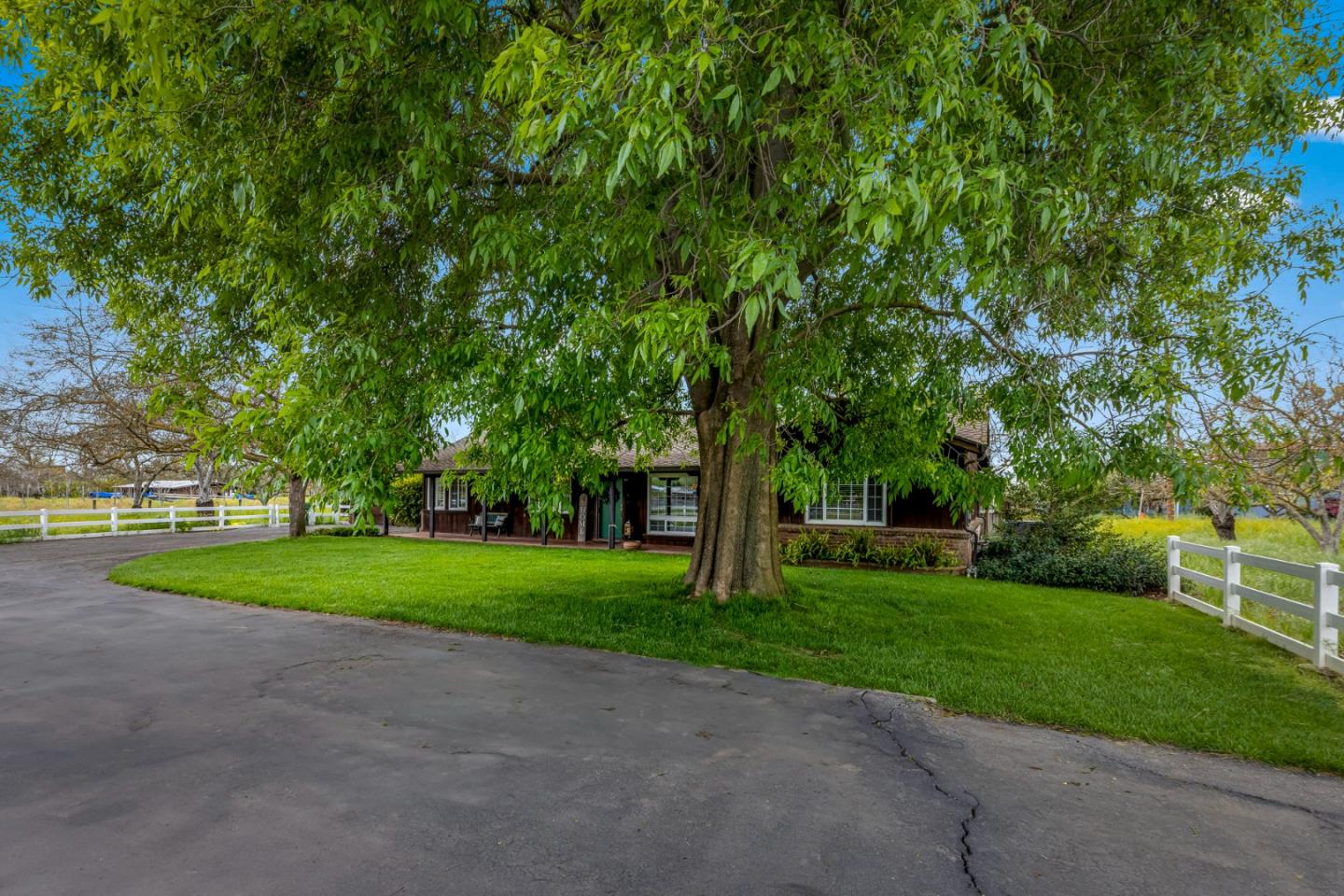 13755 Columbet AVE