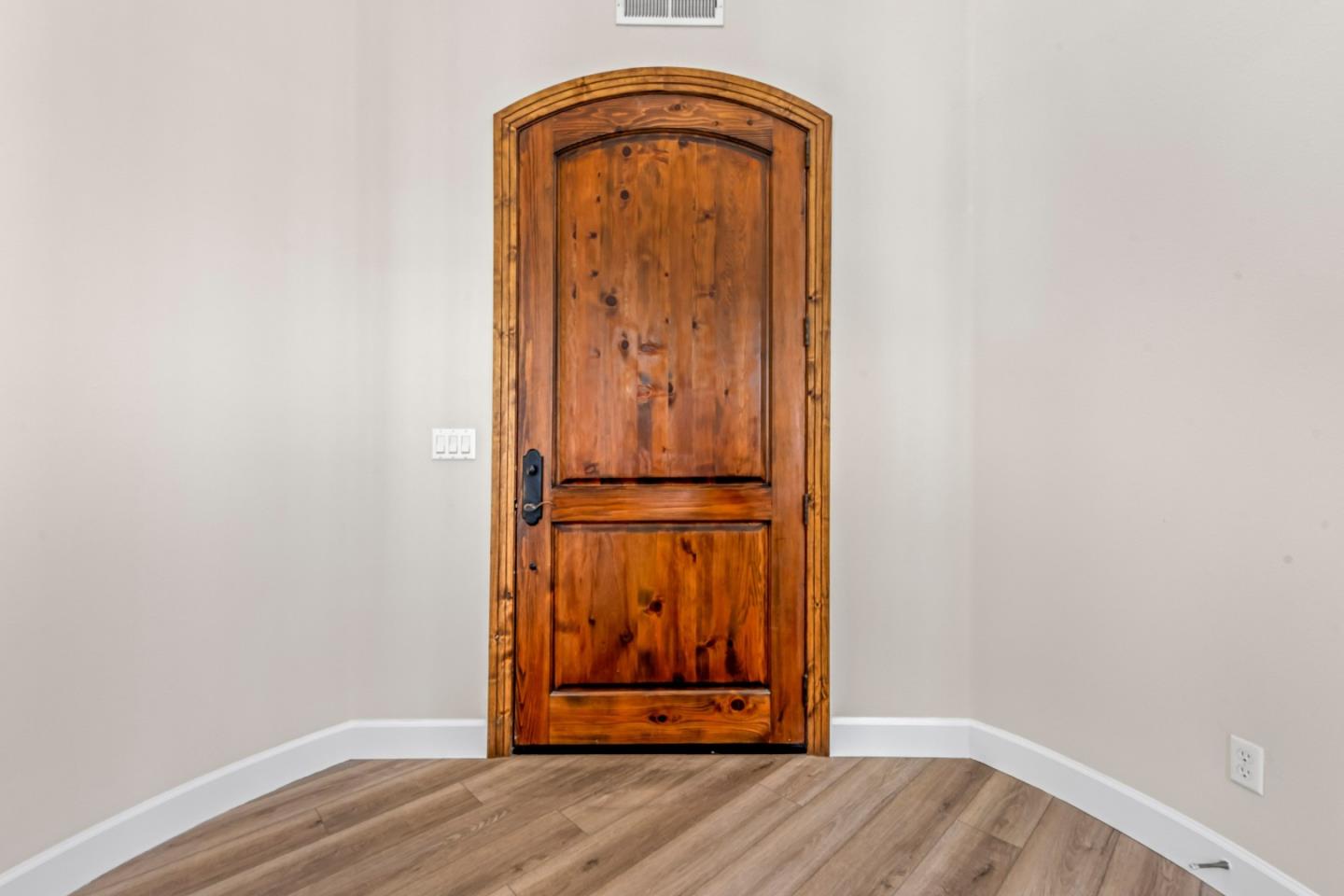 2520 Club DR