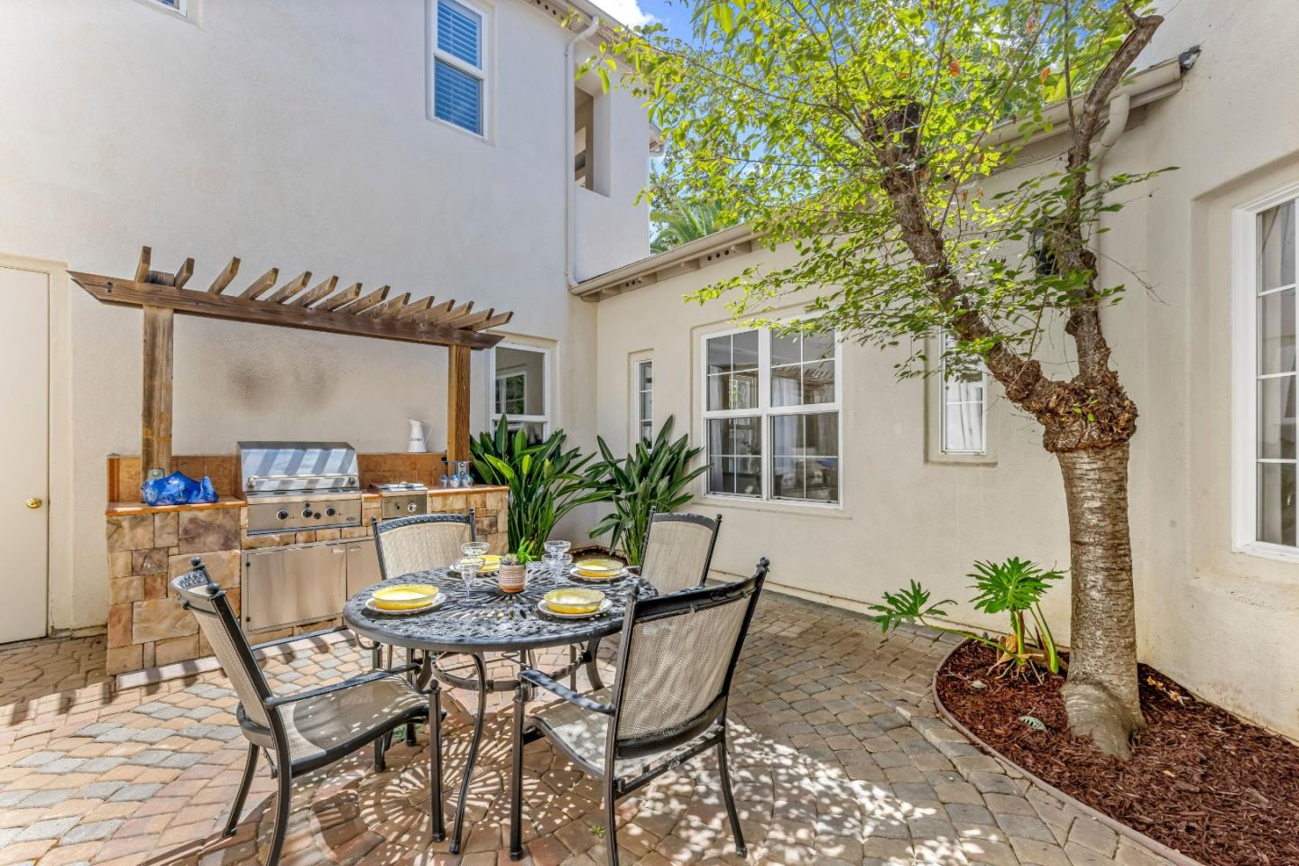 2520 Club DR