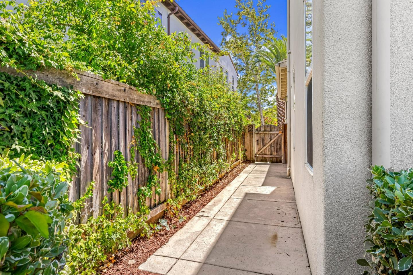 2520 Club DR