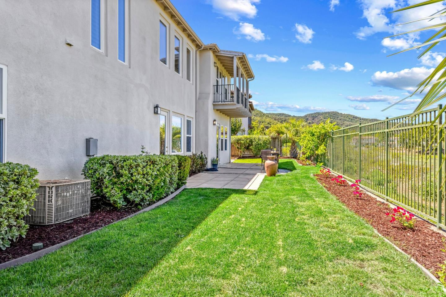 2520 Club DR