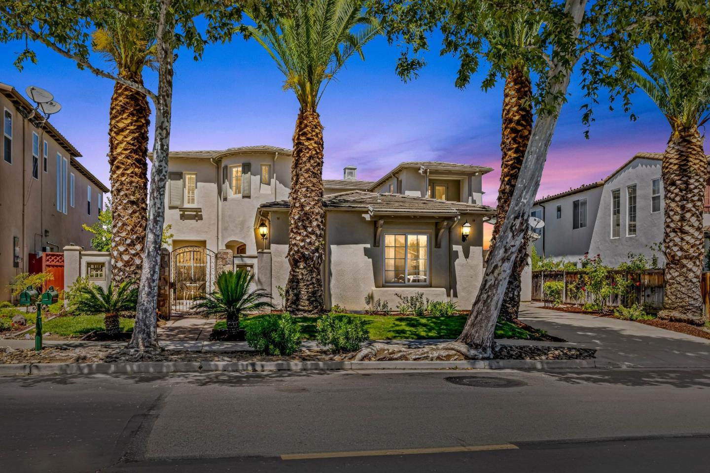 2520 Club DR