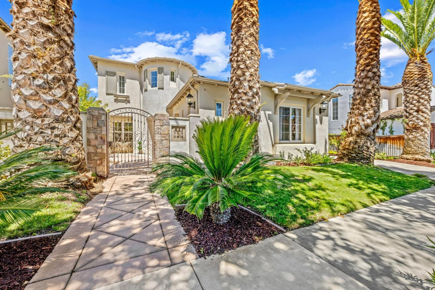 2520 Club DR