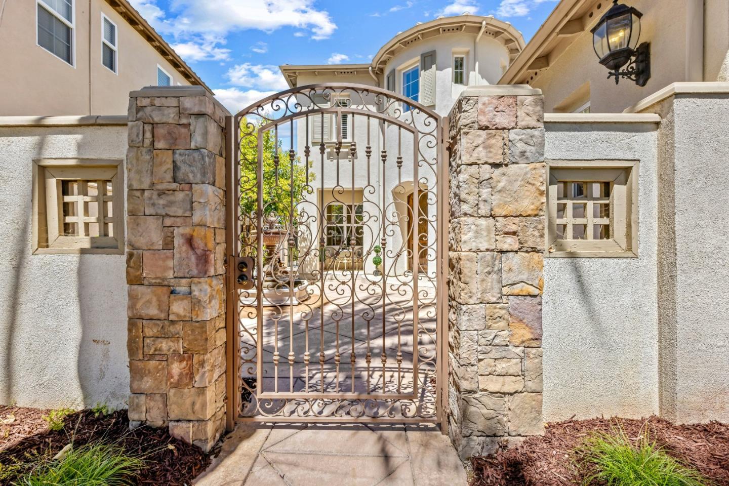 2520 Club DR