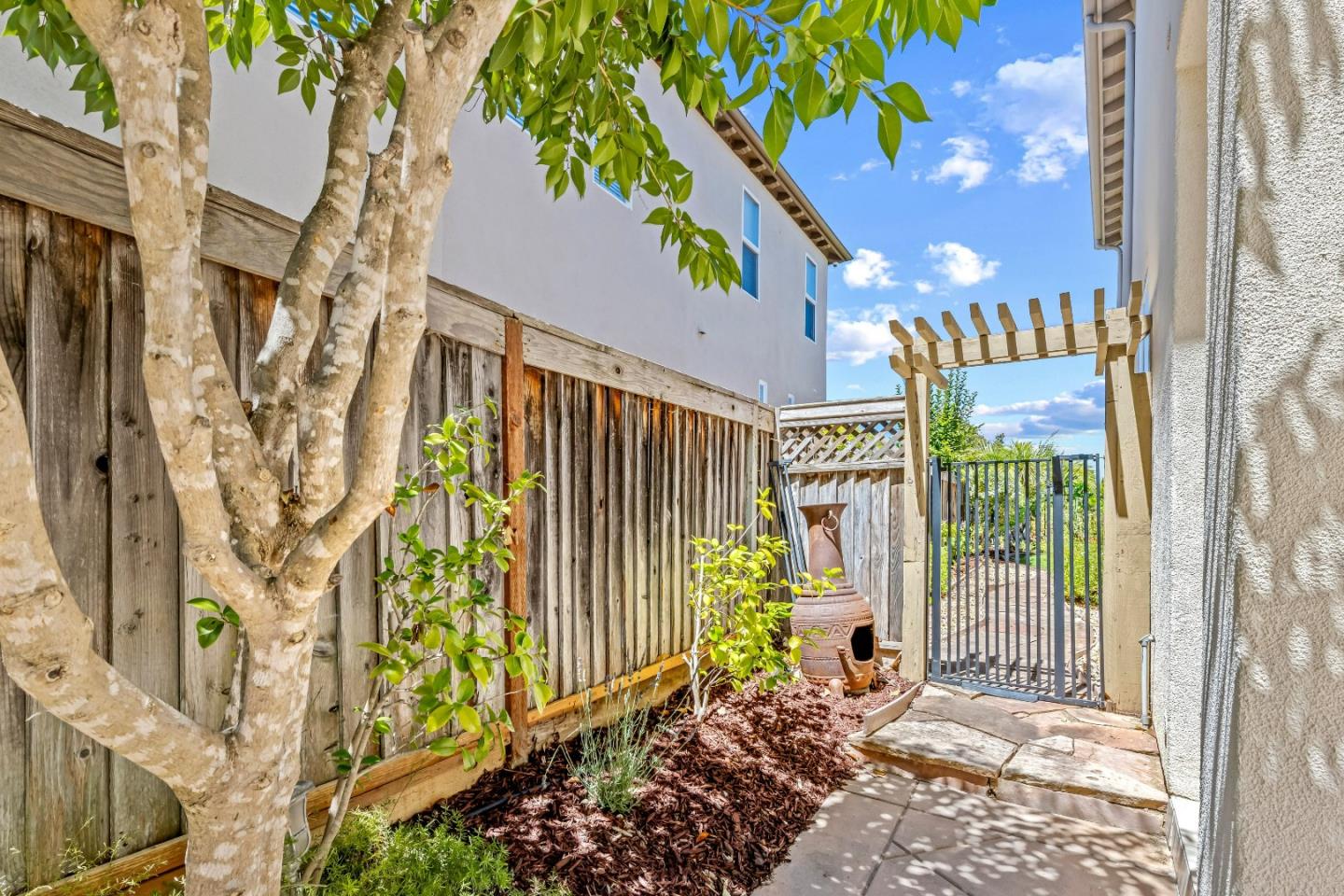 2520 Club DR