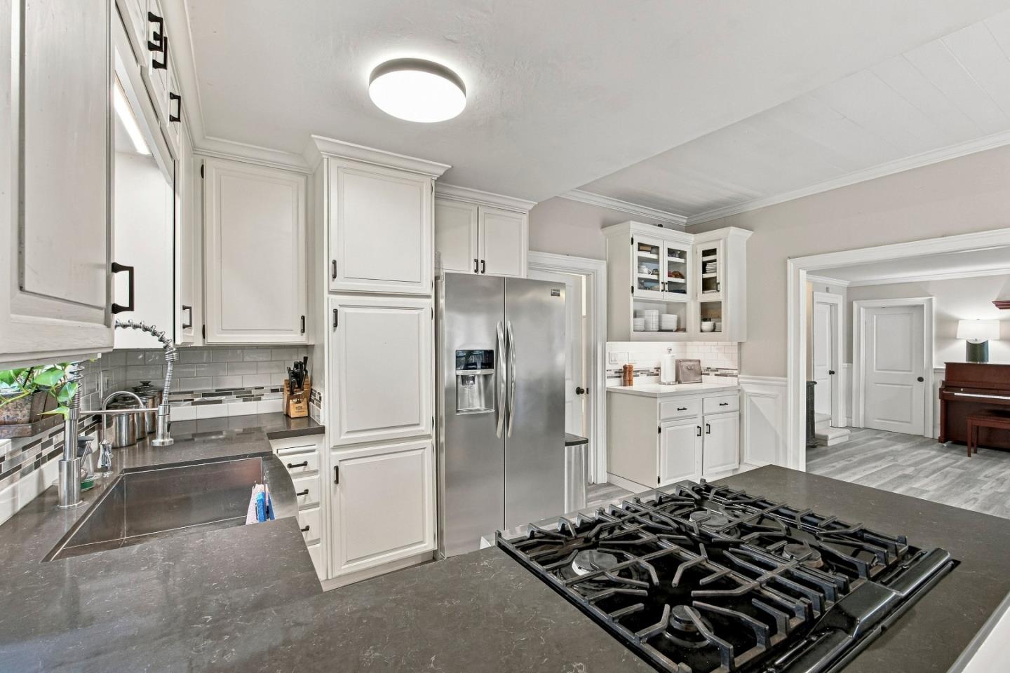 307 E 6th ST