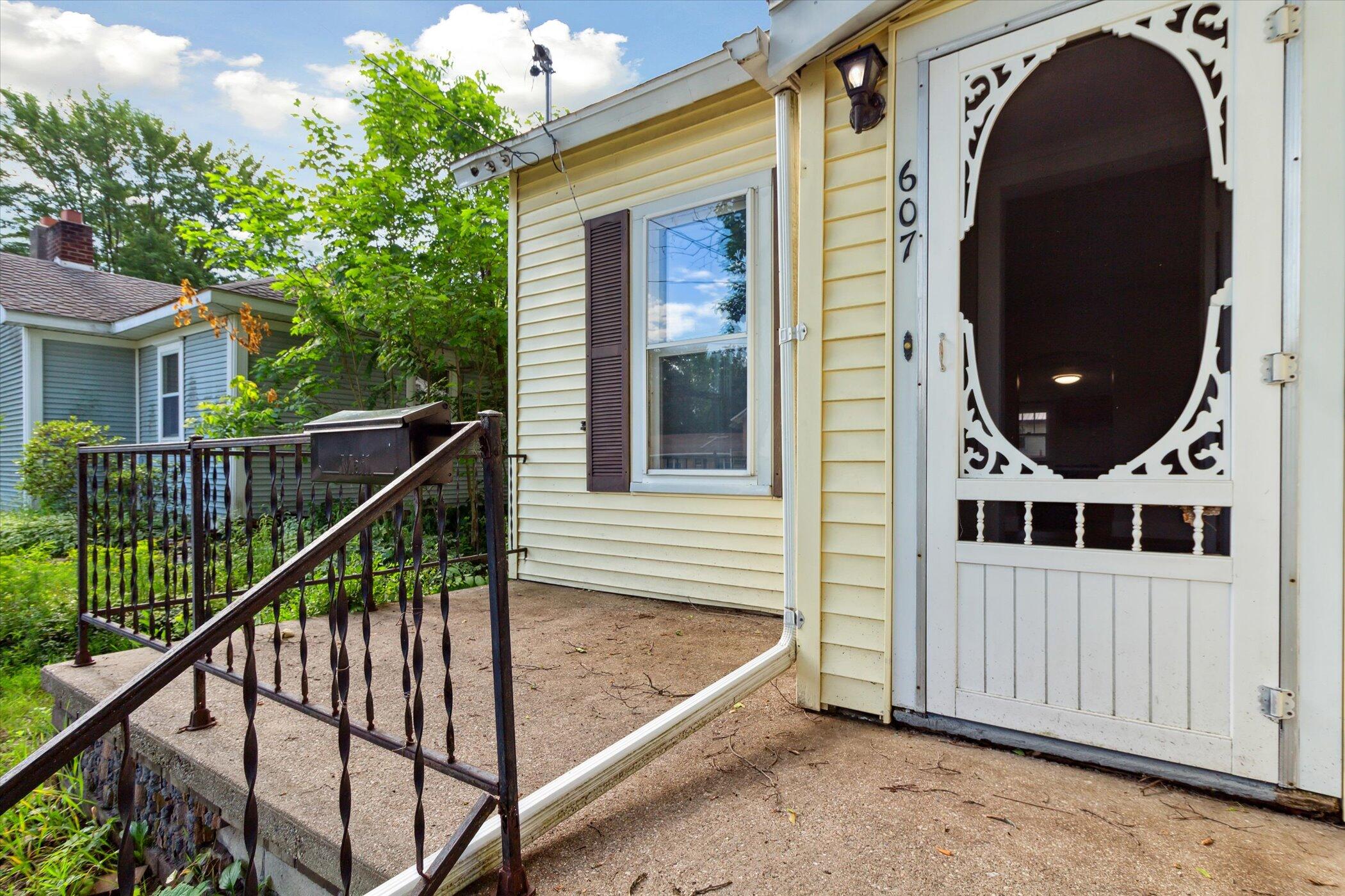 607 Woodward Avenue
