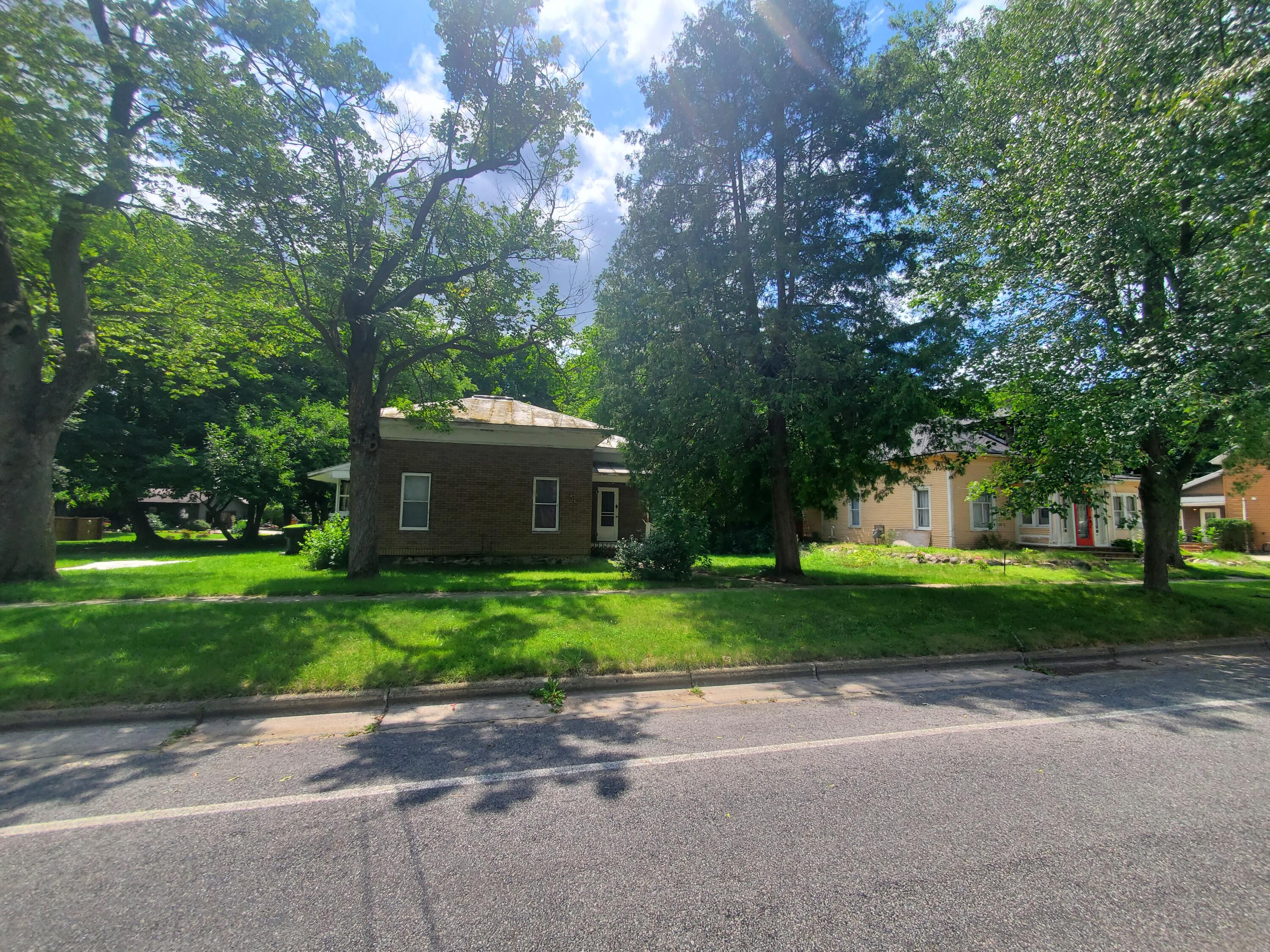 413 E Coffren Avenue