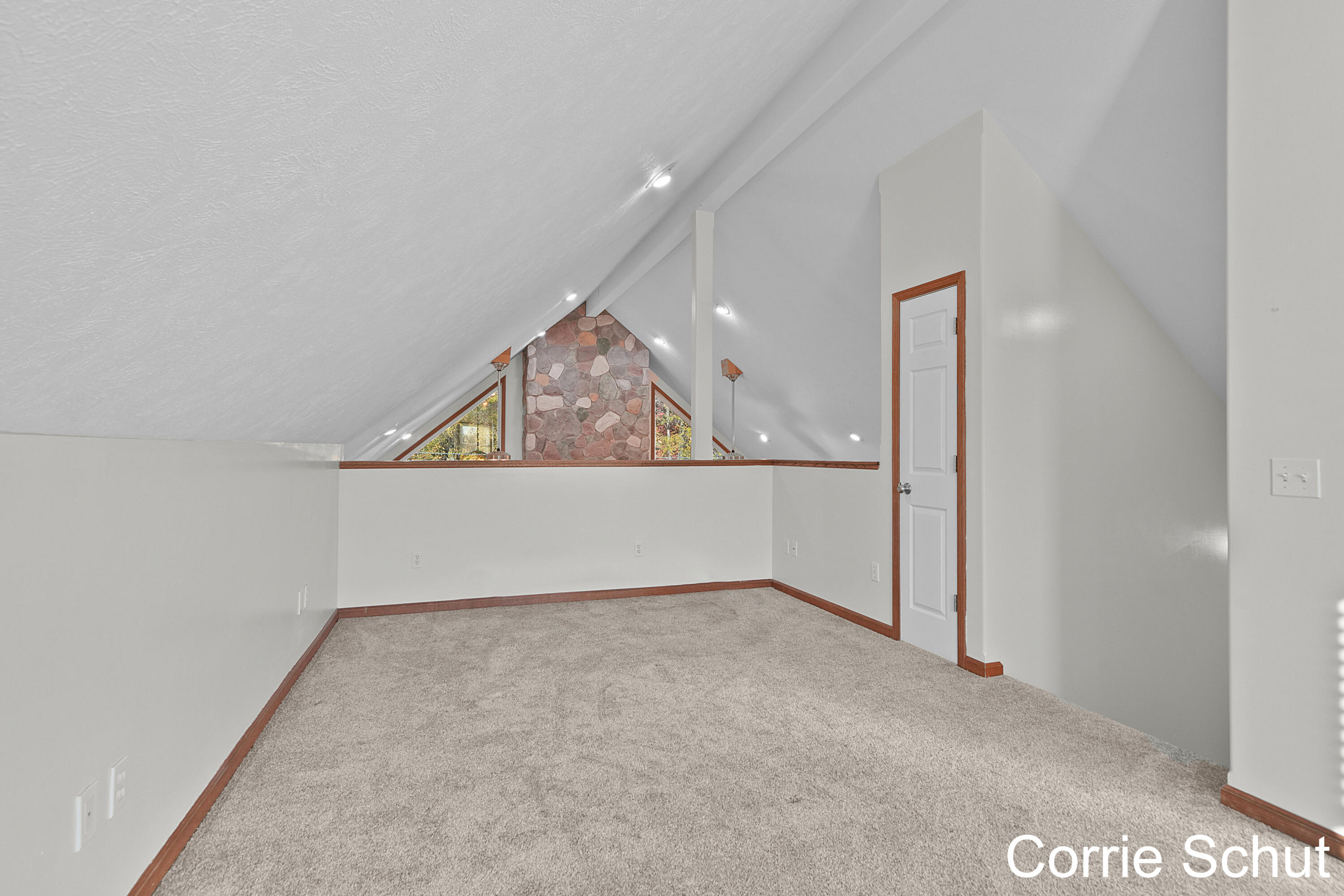 716 N Hillman Road