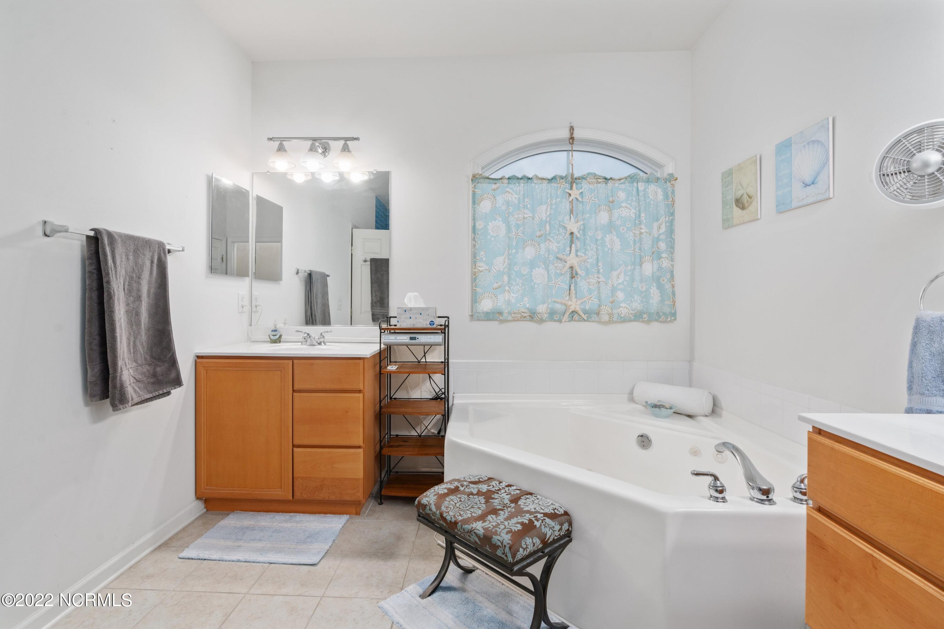 122 E Stockton Place