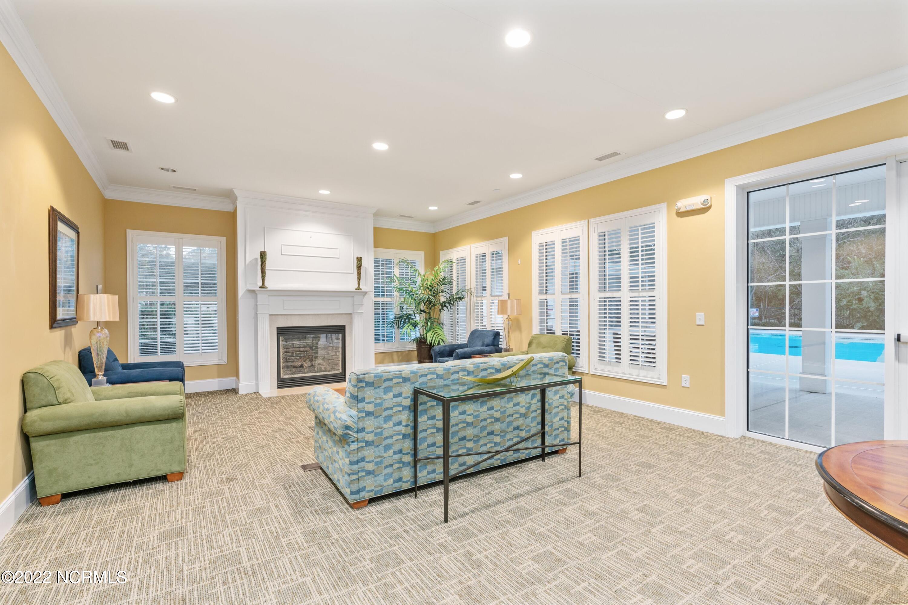 122 E Stockton Place