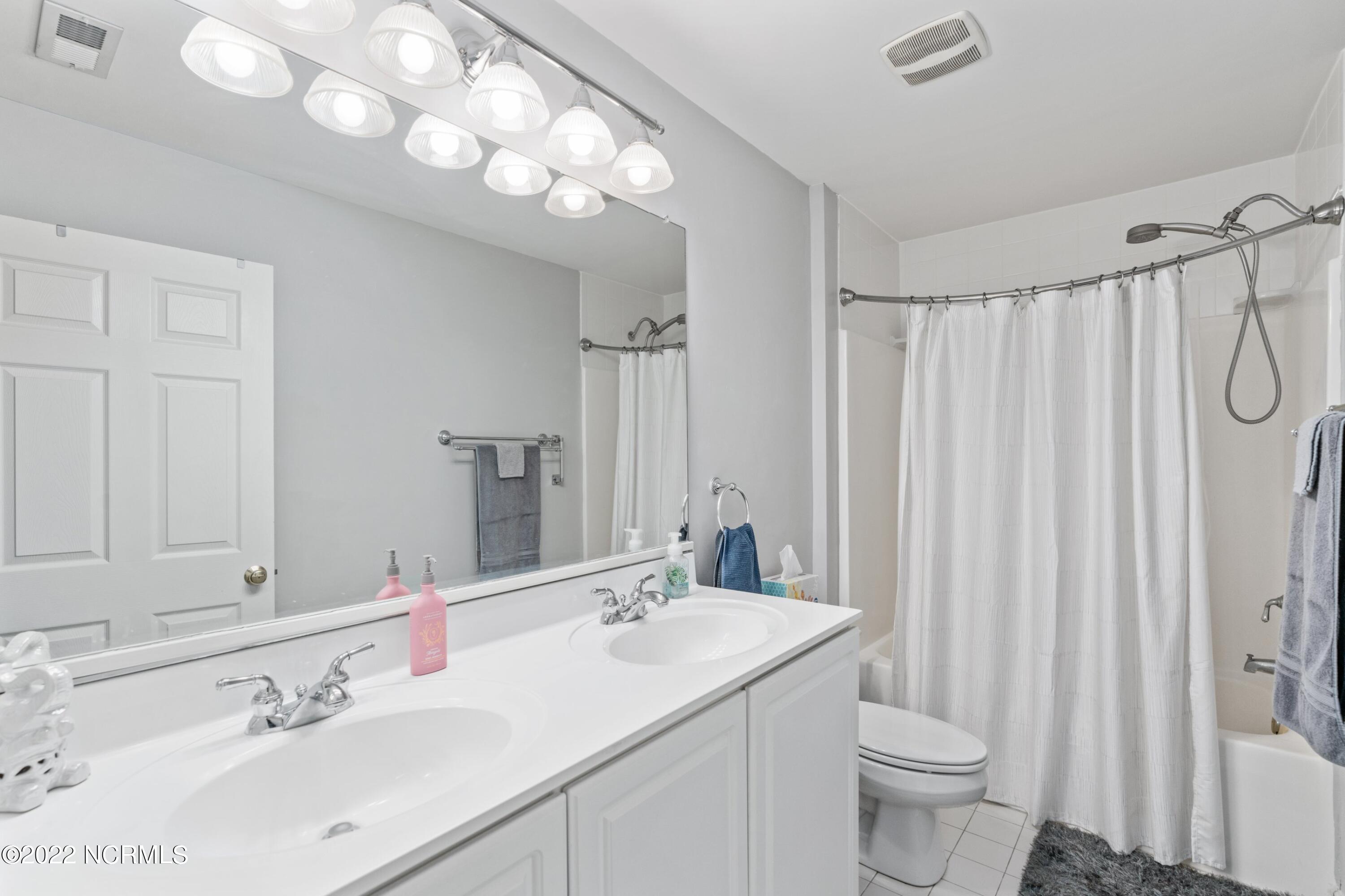 122 E Stockton Place