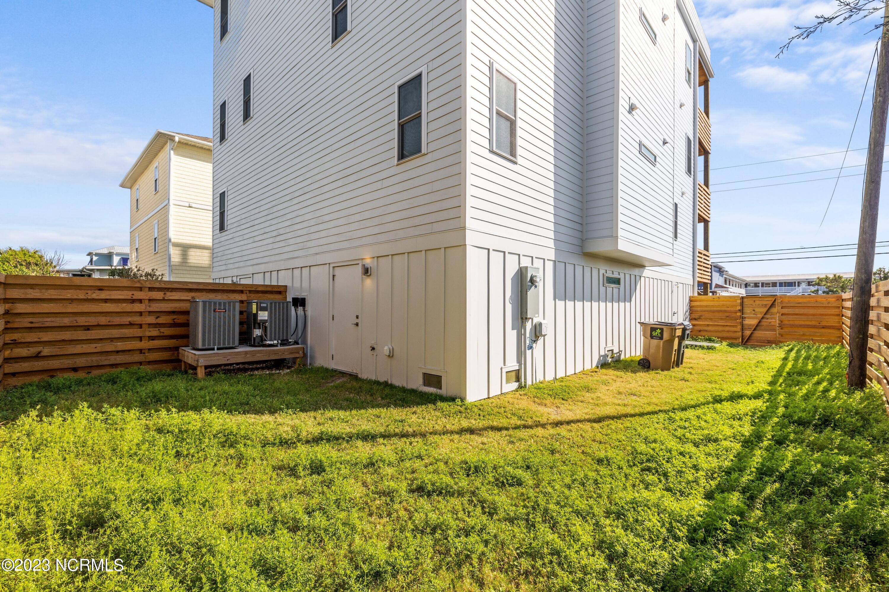 1110 Lake Park Boulevard S, 2