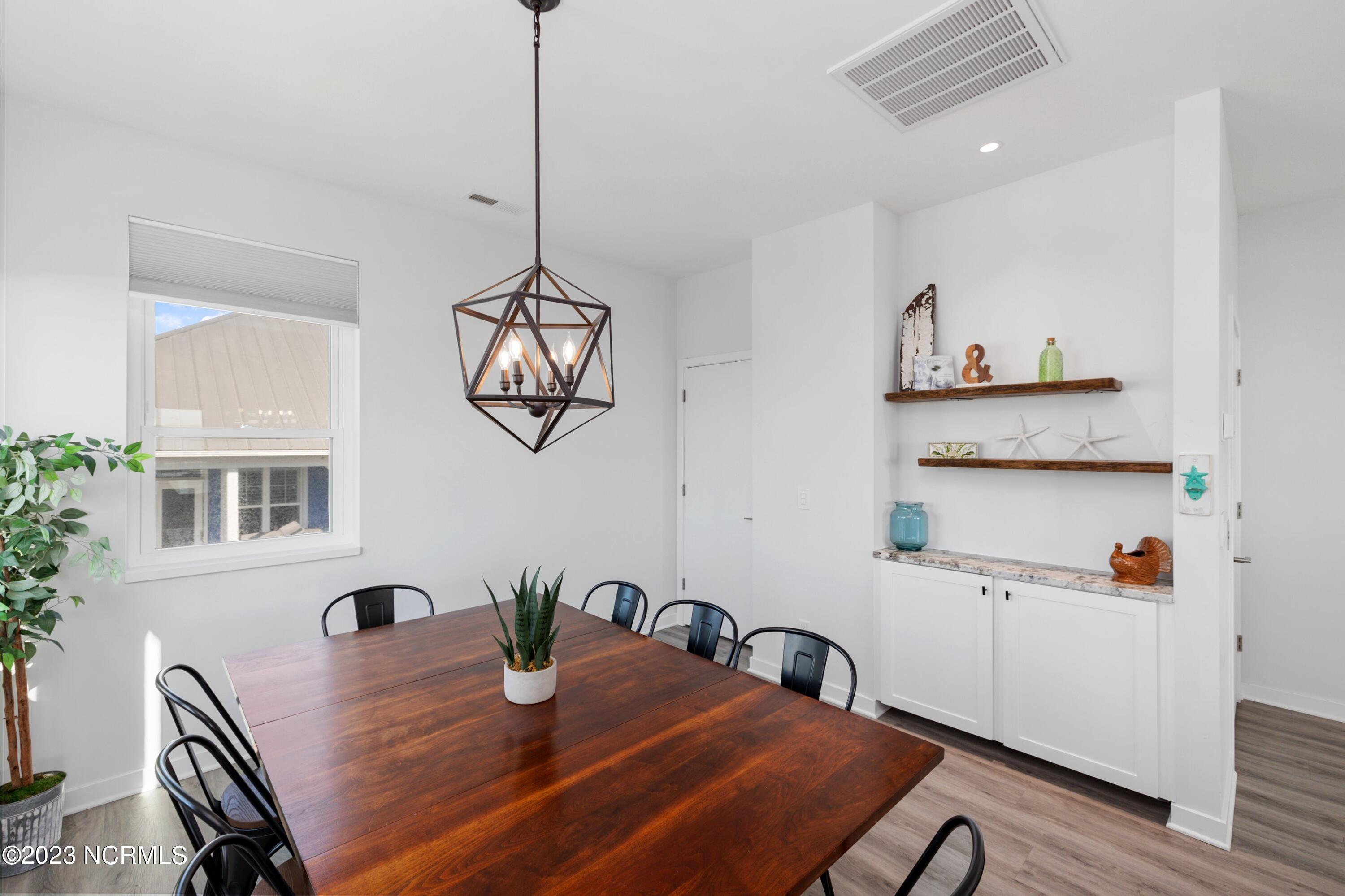 1110 Lake Park Boulevard S, 2