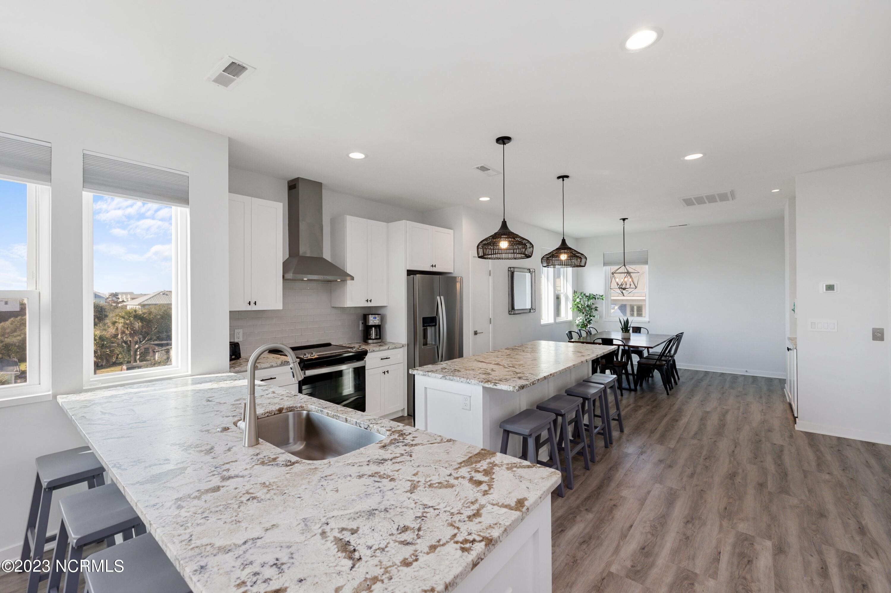 1110 Lake Park Boulevard S, 2