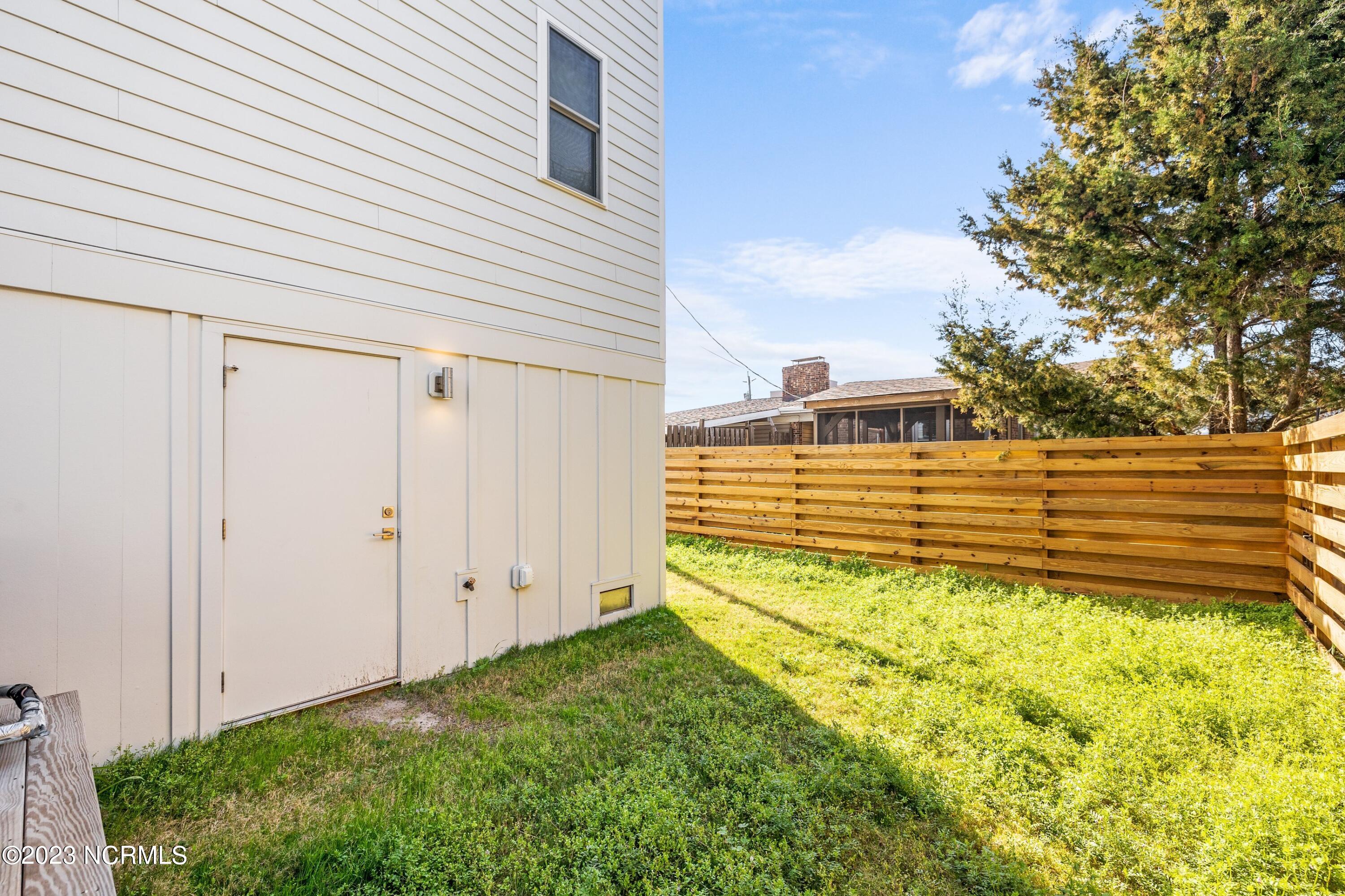 1110 Lake Park Boulevard S, 2