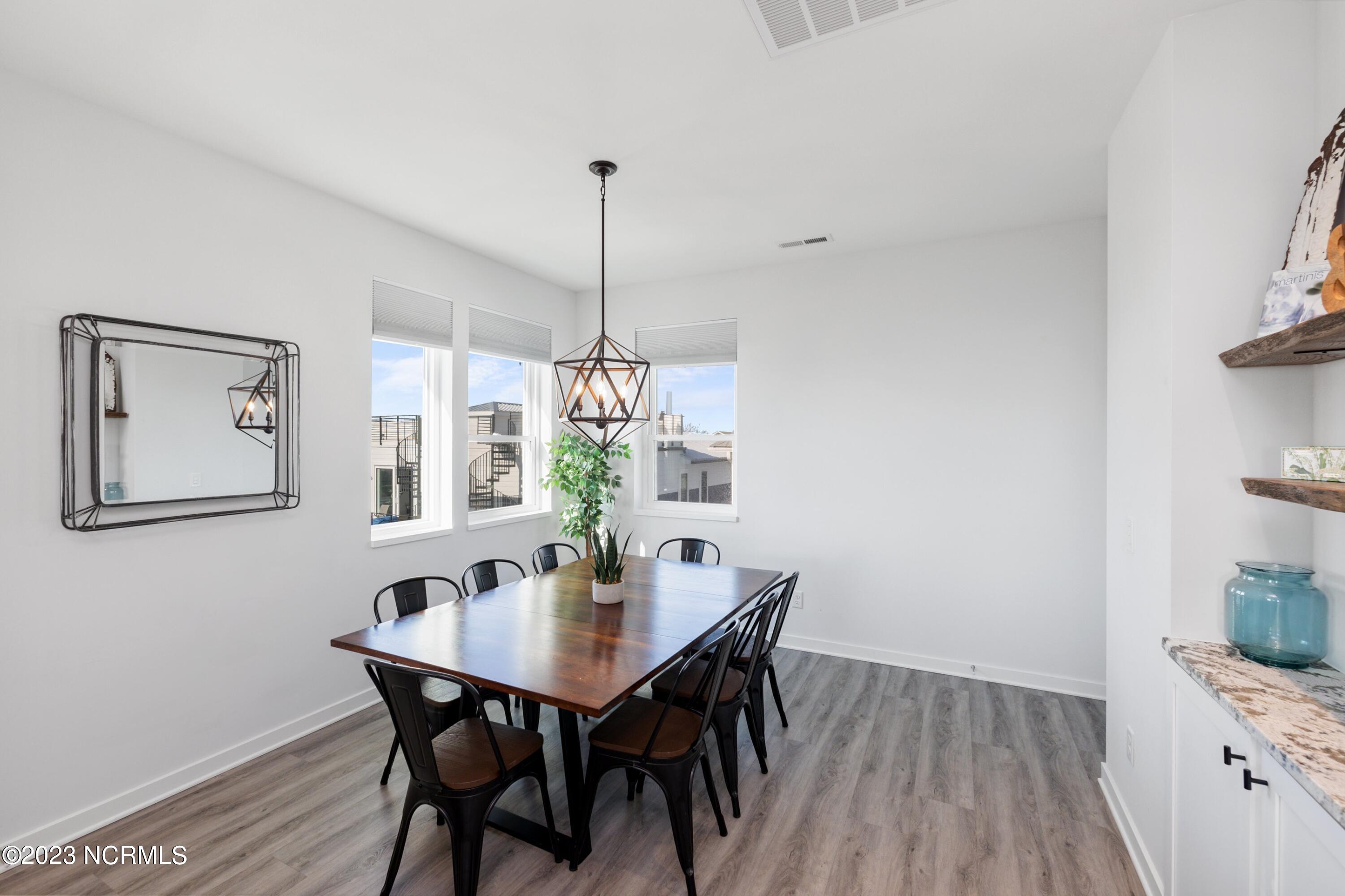 1110 Lake Park Boulevard S, 2