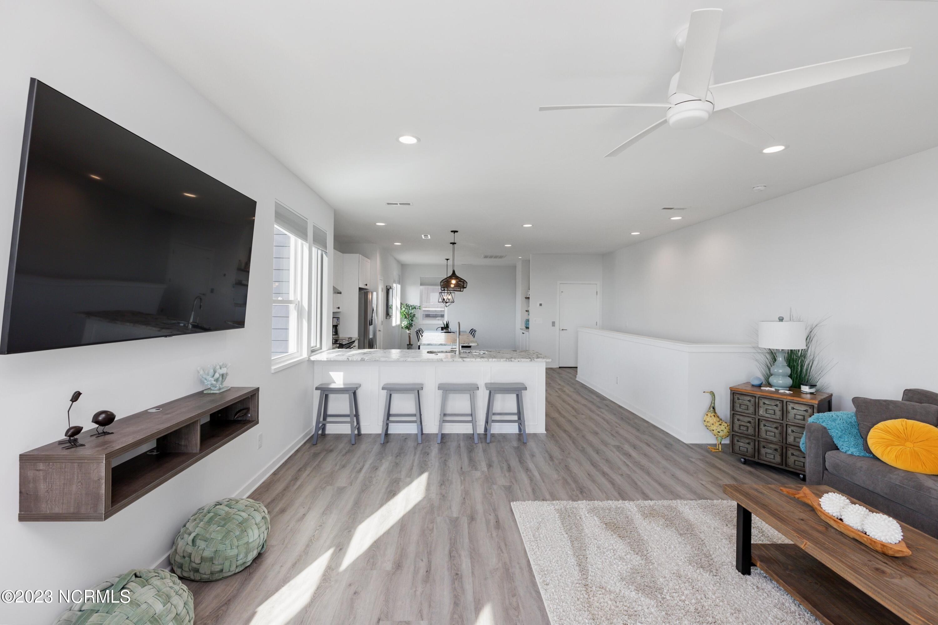 1110 Lake Park Boulevard S, 2