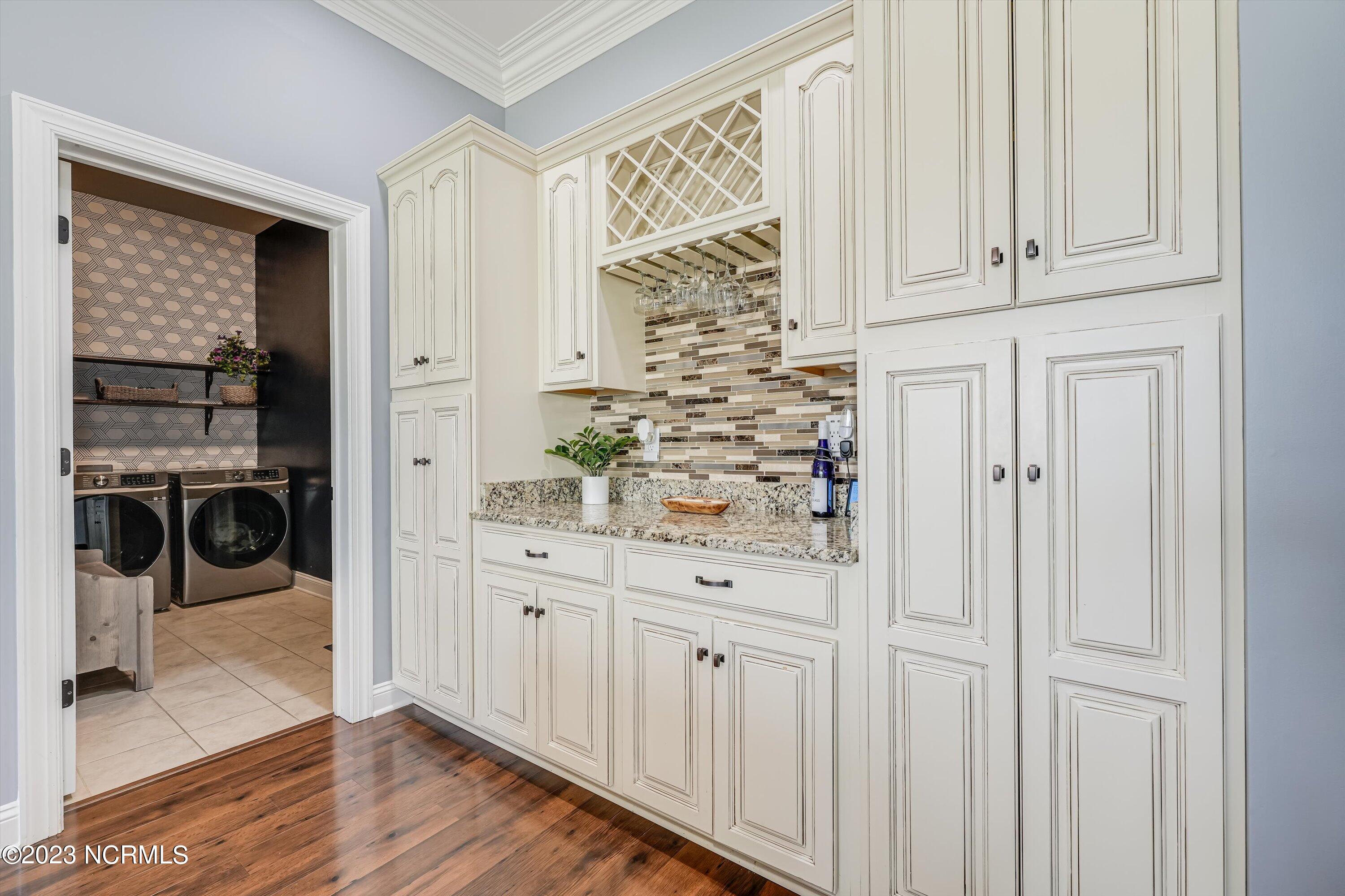 1035 Grandview Drive