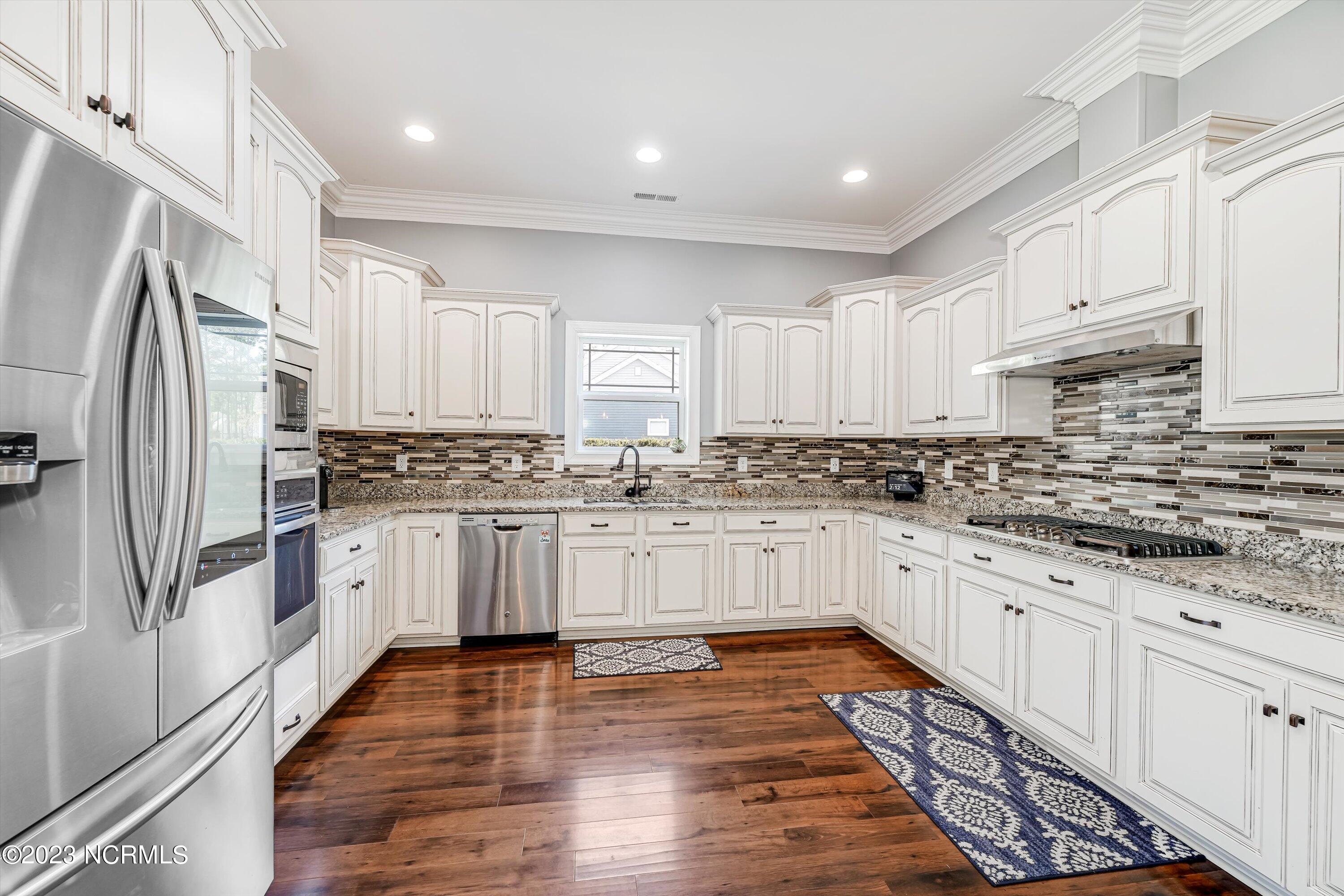 1035 Grandview Drive