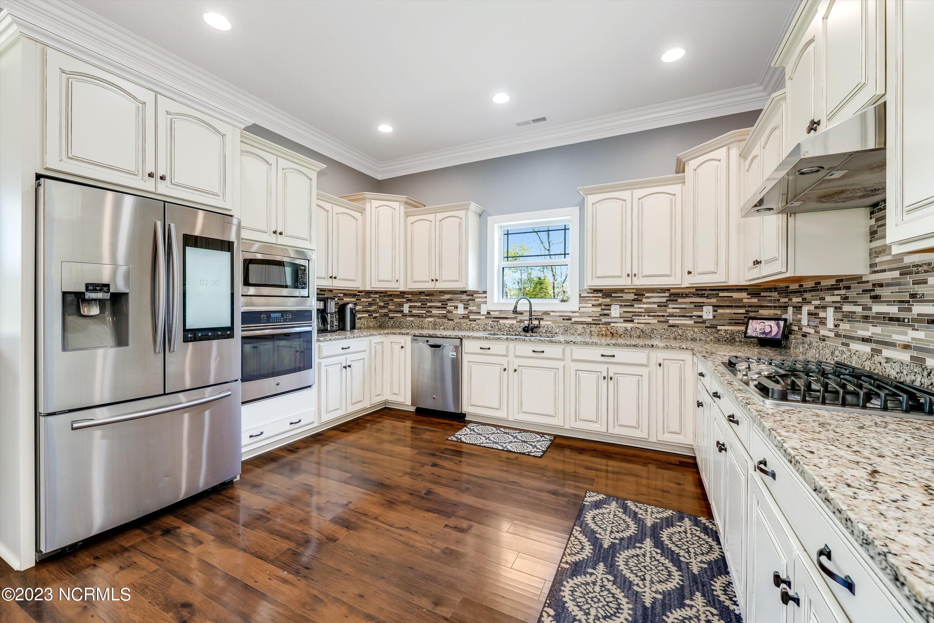 1035 Grandview Drive