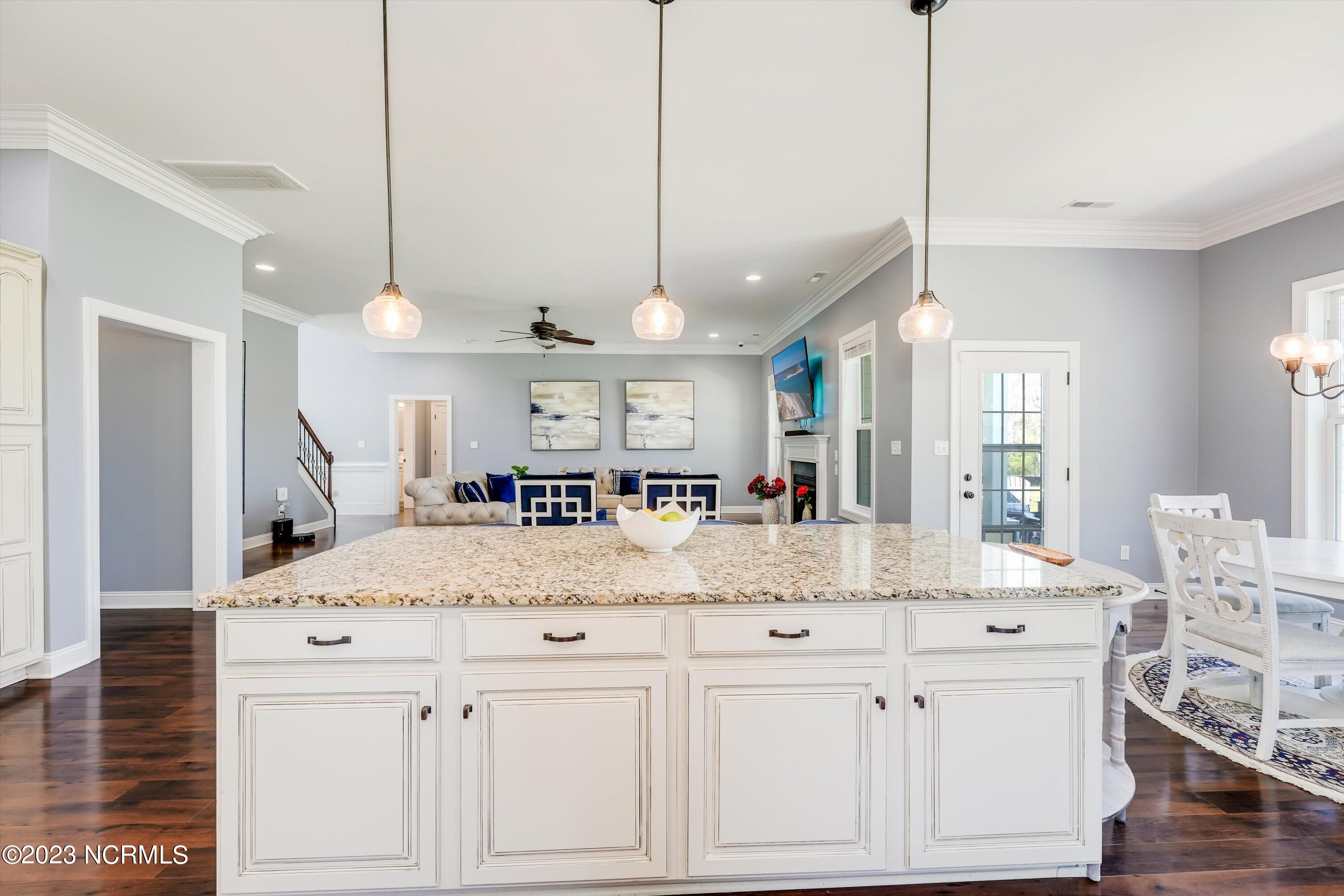 1035 Grandview Drive