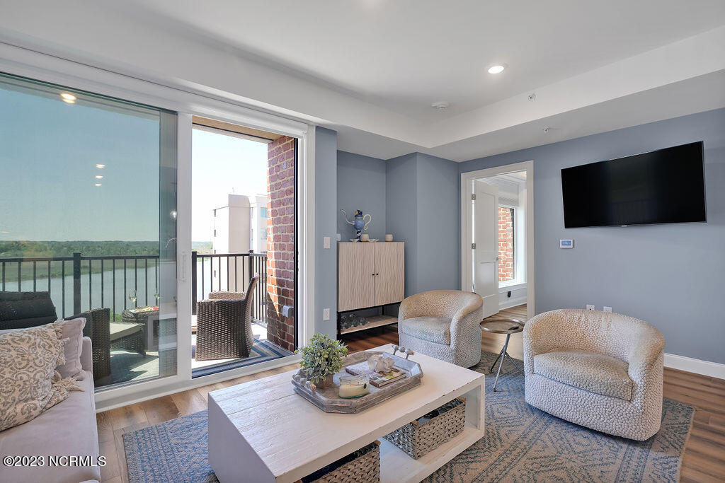 10 Grace Street, 703