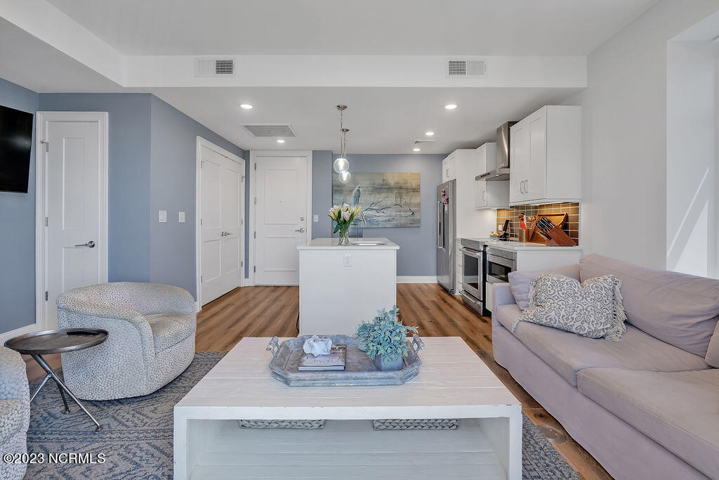 10 Grace Street, 703