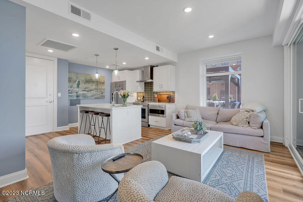 10 Grace Street, 703