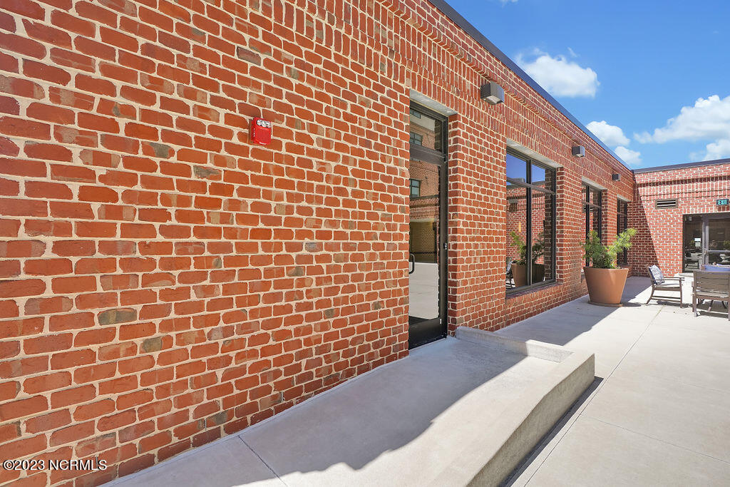 10 Grace Street, 703