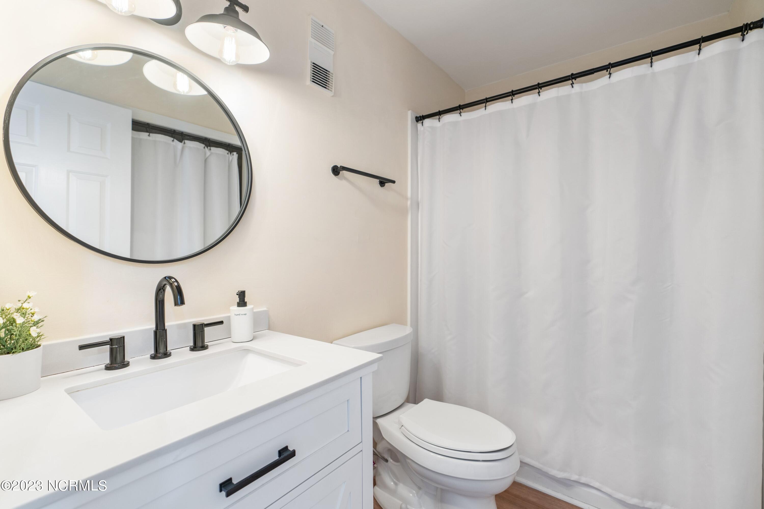 1423 S Lake Park Boulevard, 2b