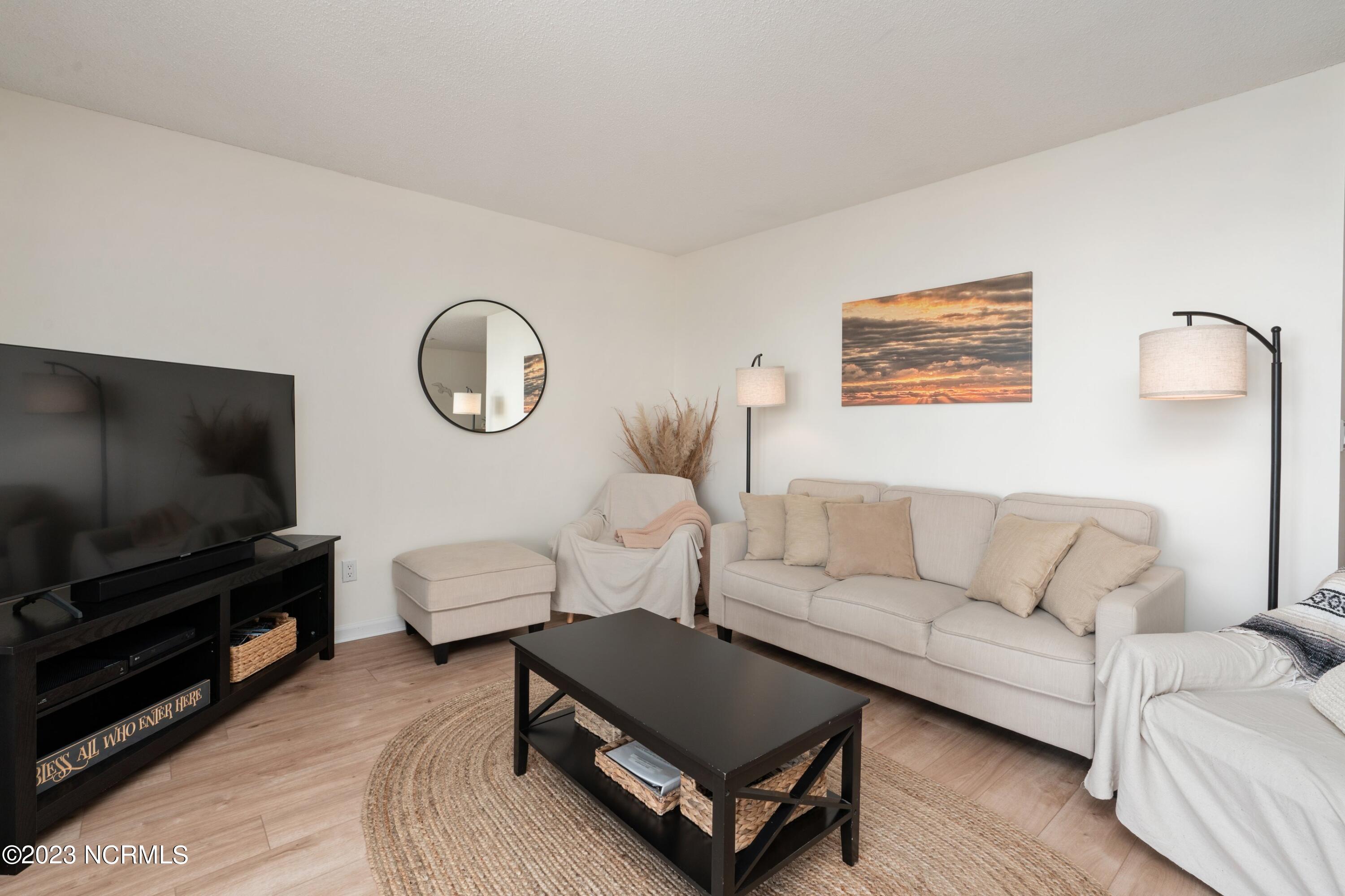 1423 S Lake Park Boulevard, 2b