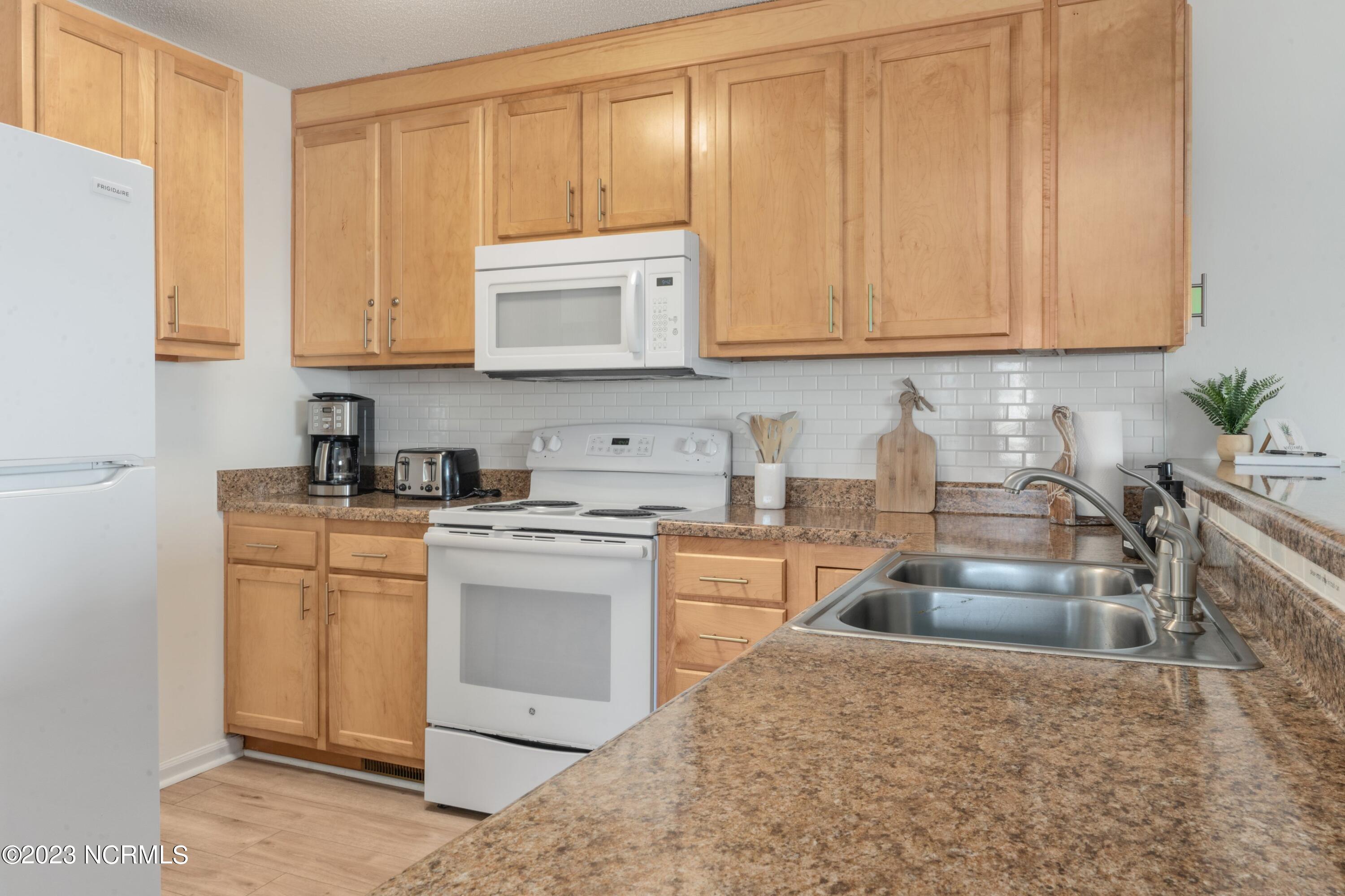 1423 S Lake Park Boulevard, 2b