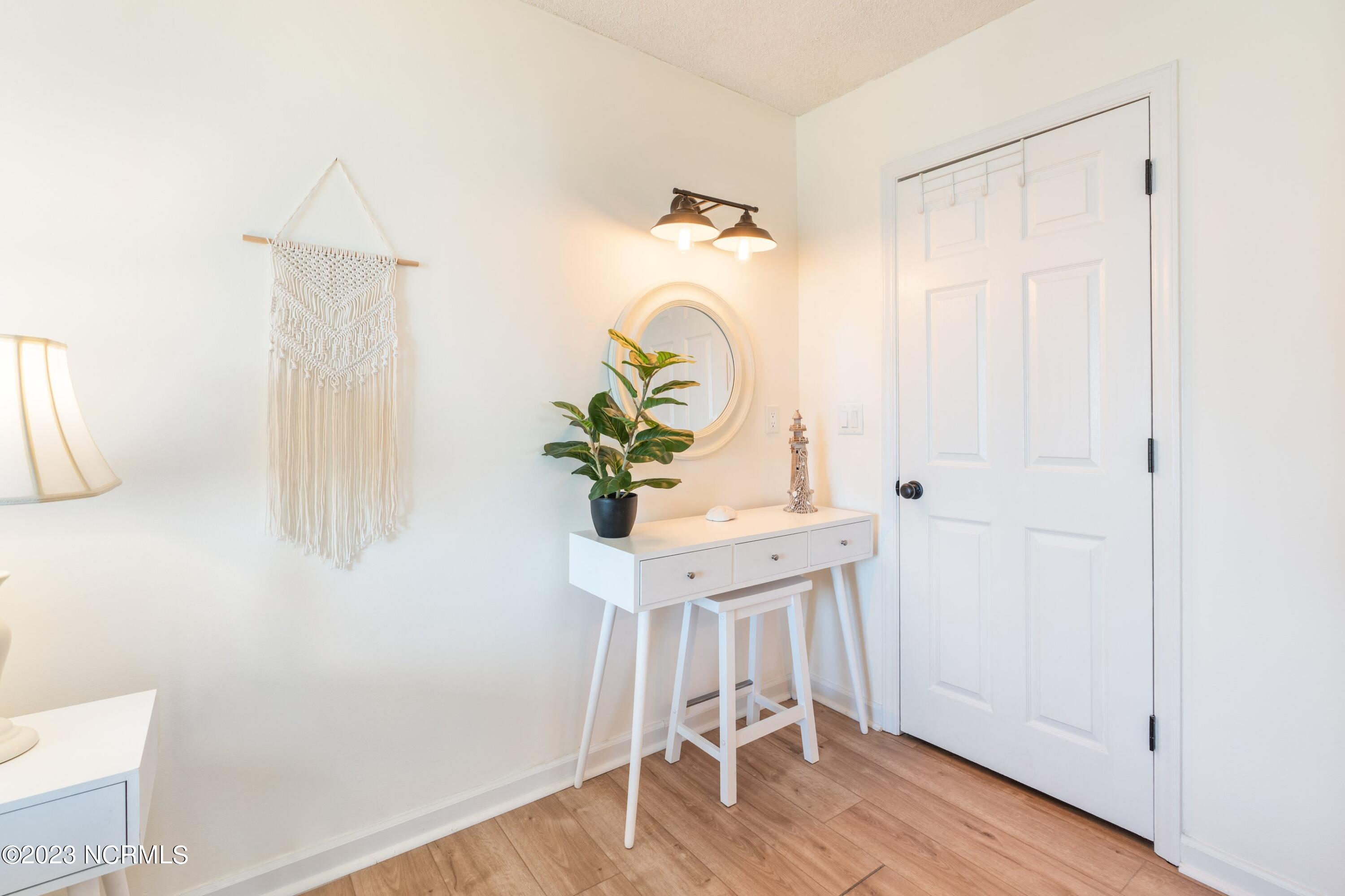 1423 S Lake Park Boulevard, 2b