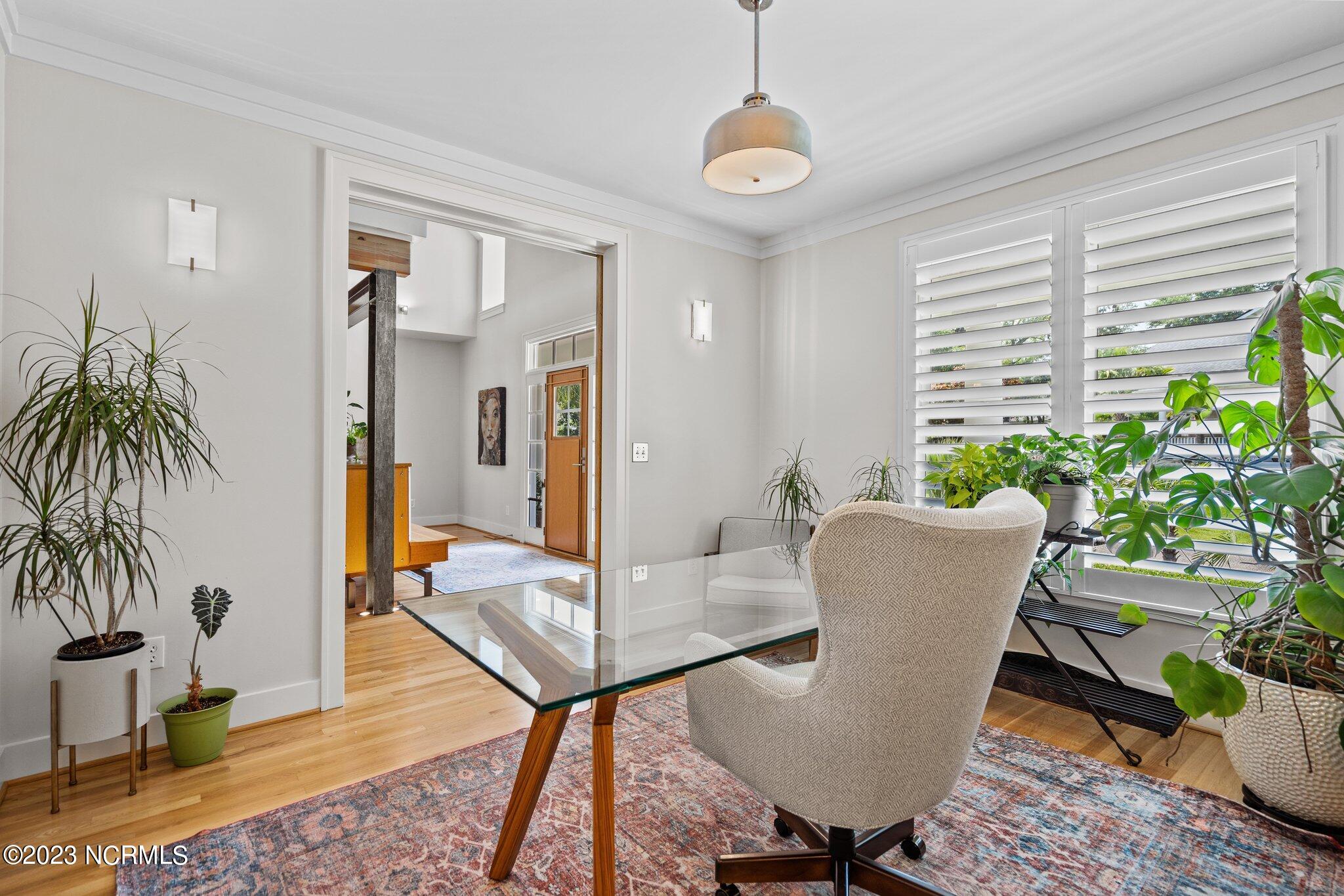 6909 Airlie Oaks Lane