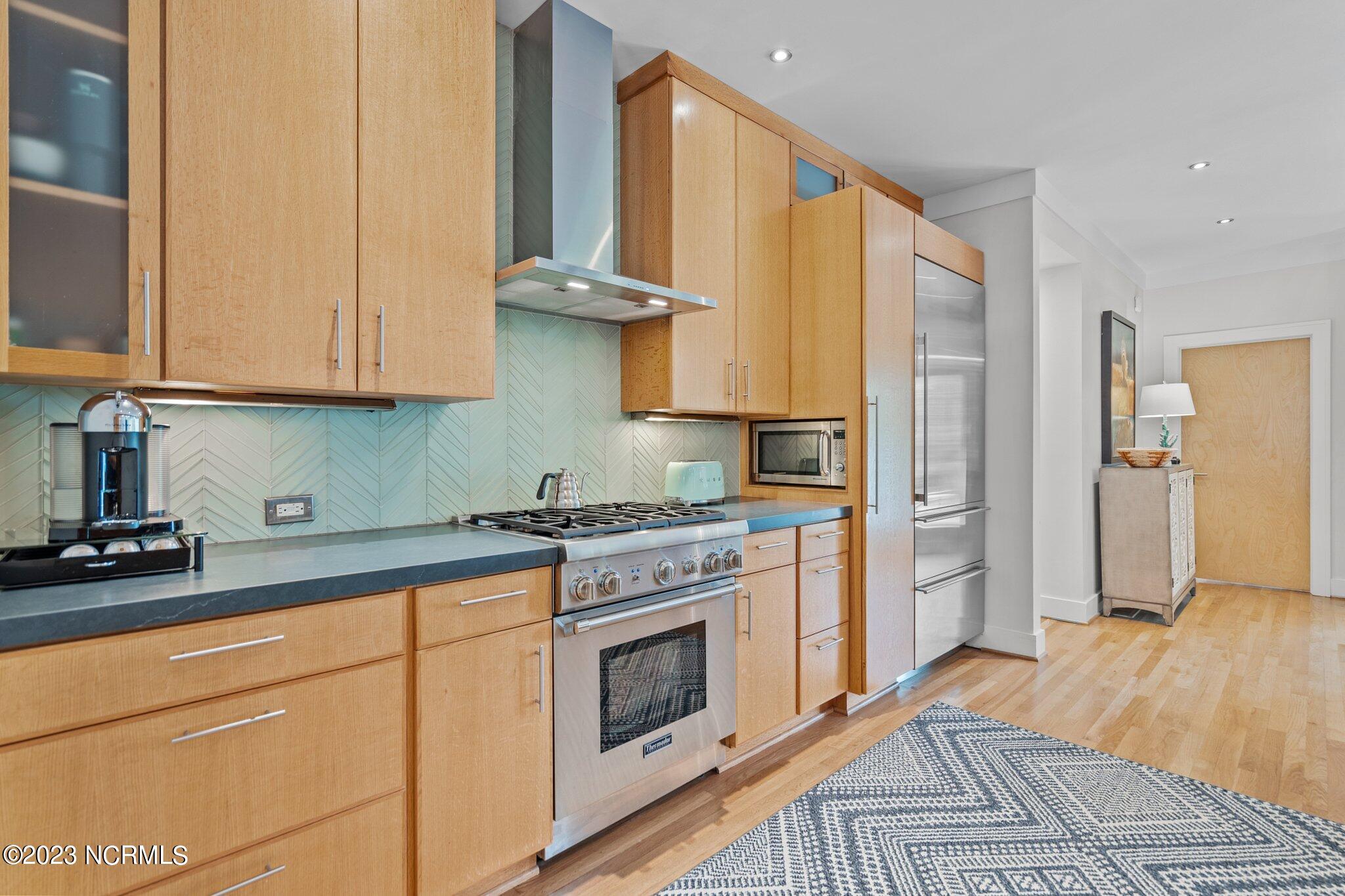 6909 Airlie Oaks Lane