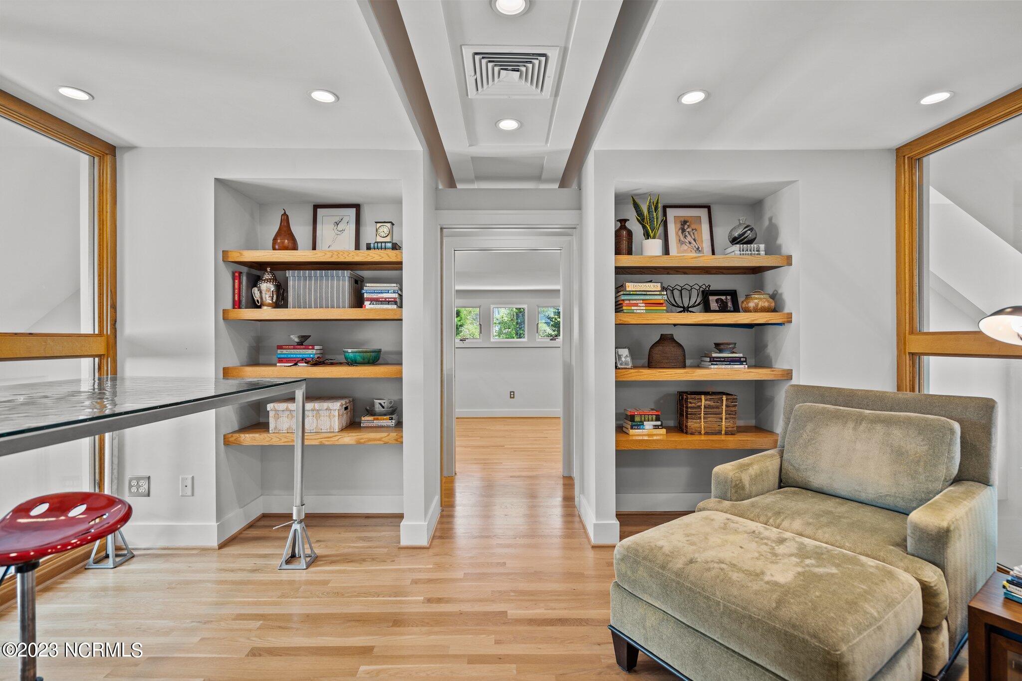 6909 Airlie Oaks Lane