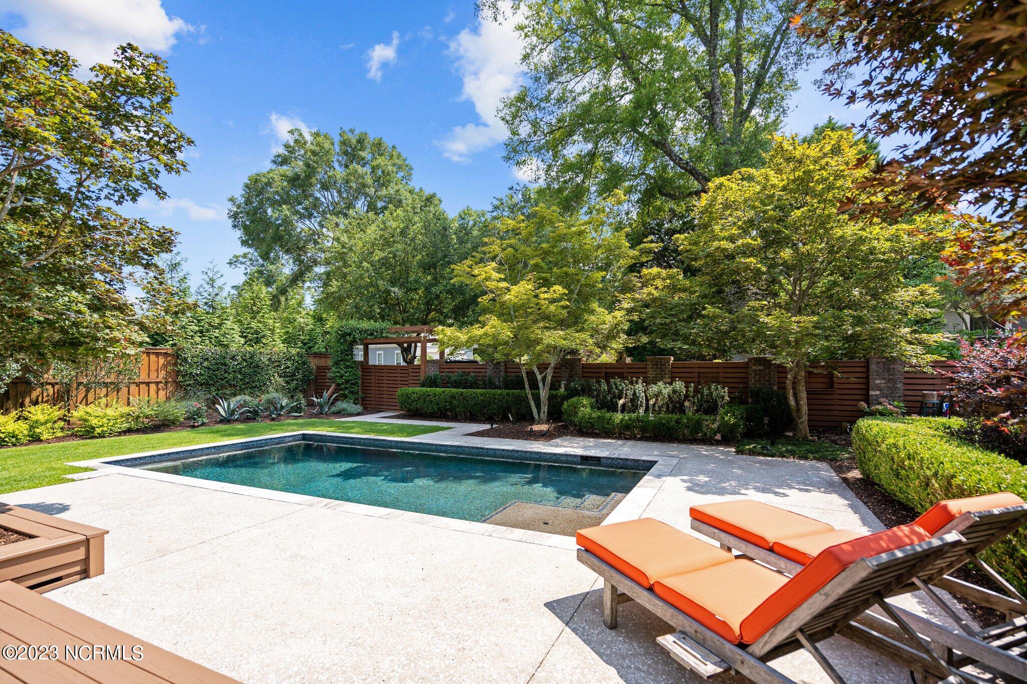 6909 Airlie Oaks Lane