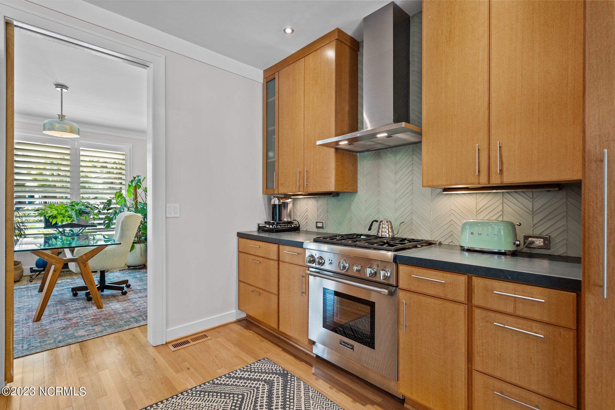 6909 Airlie Oaks Lane