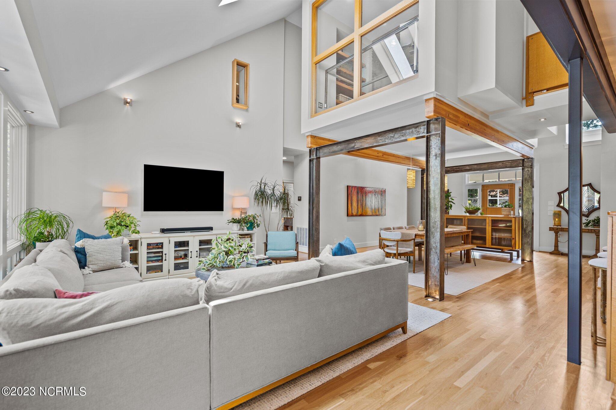 6909 Airlie Oaks Lane