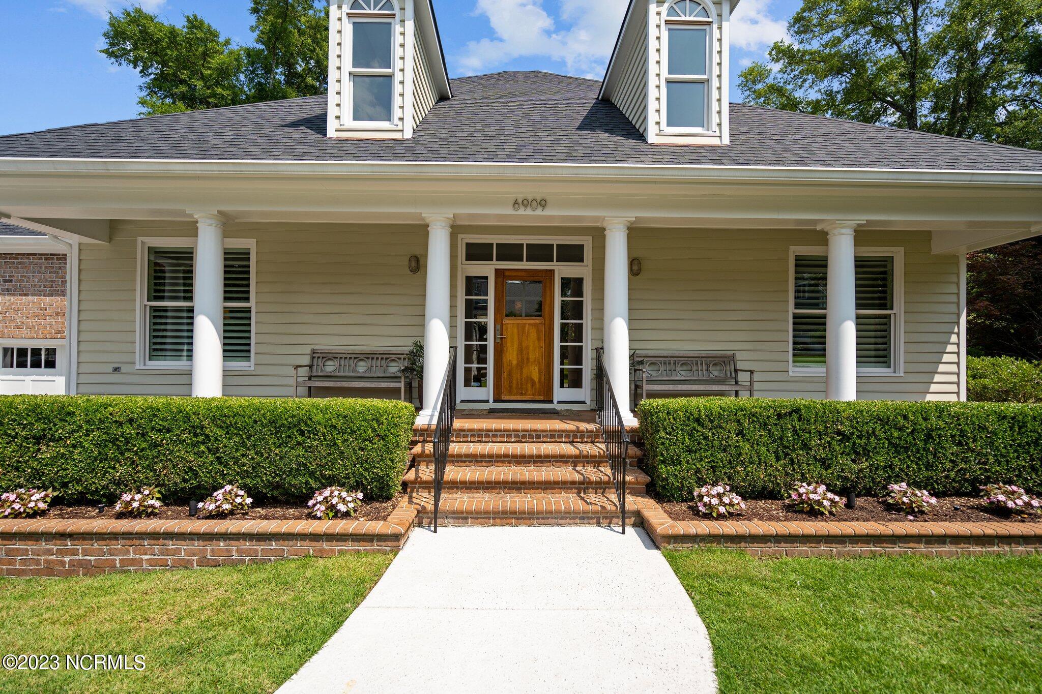 6909 Airlie Oaks Lane