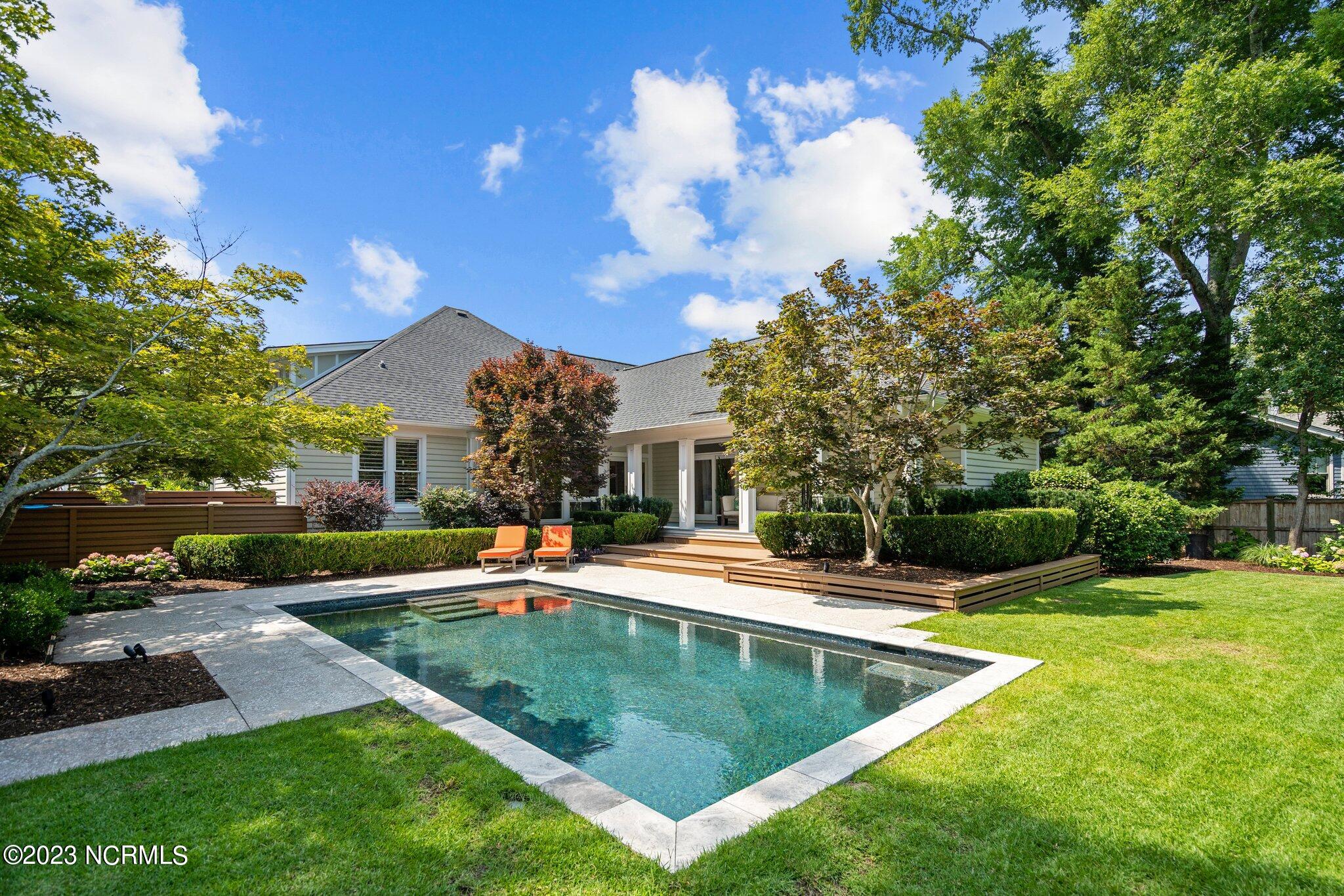 6909 Airlie Oaks Lane