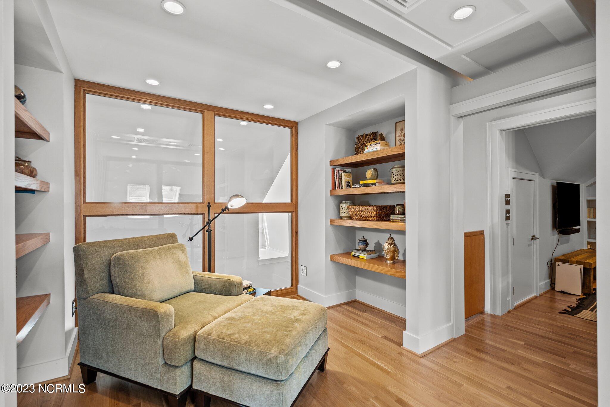 6909 Airlie Oaks Lane