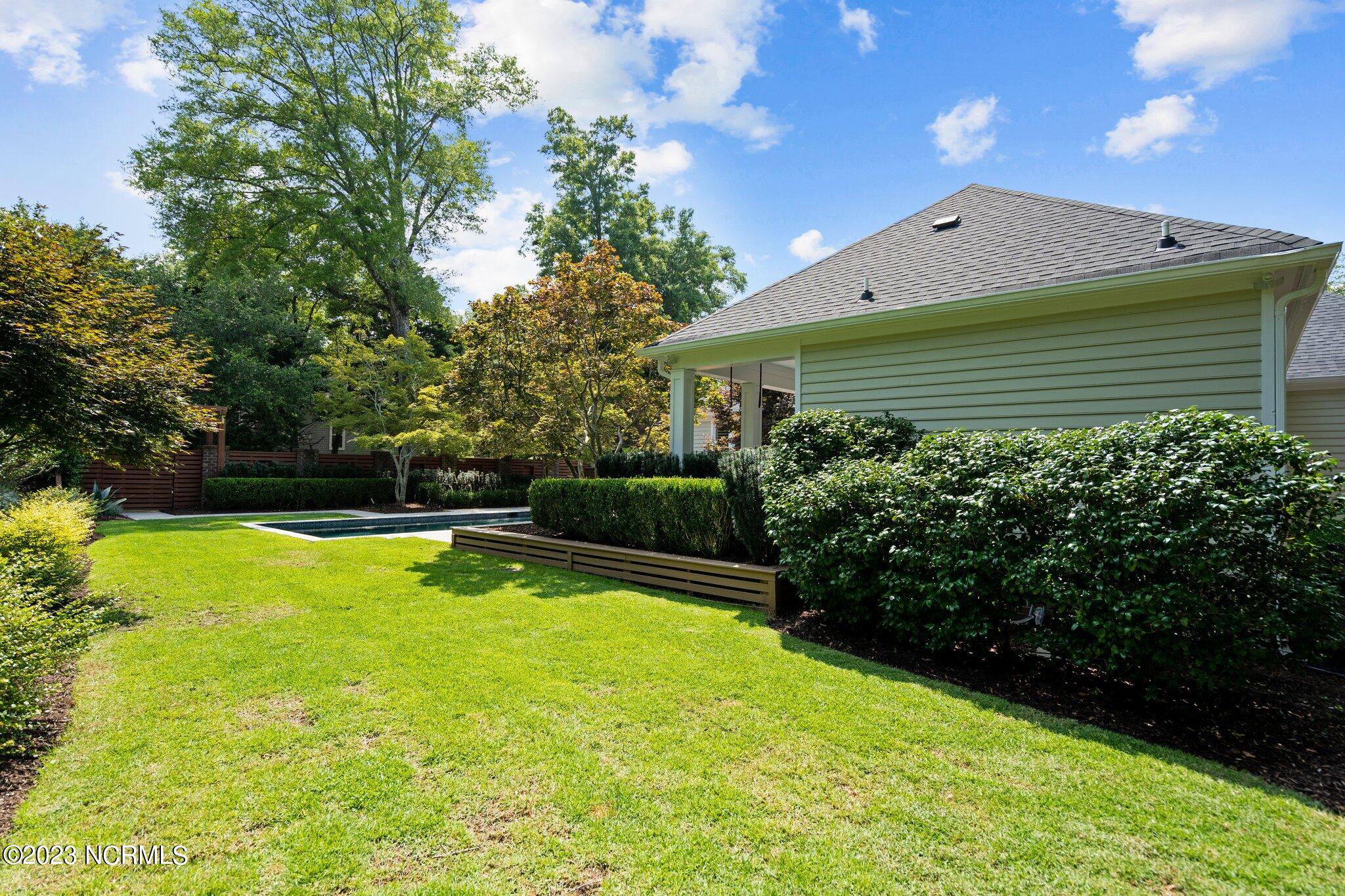 6909 Airlie Oaks Lane