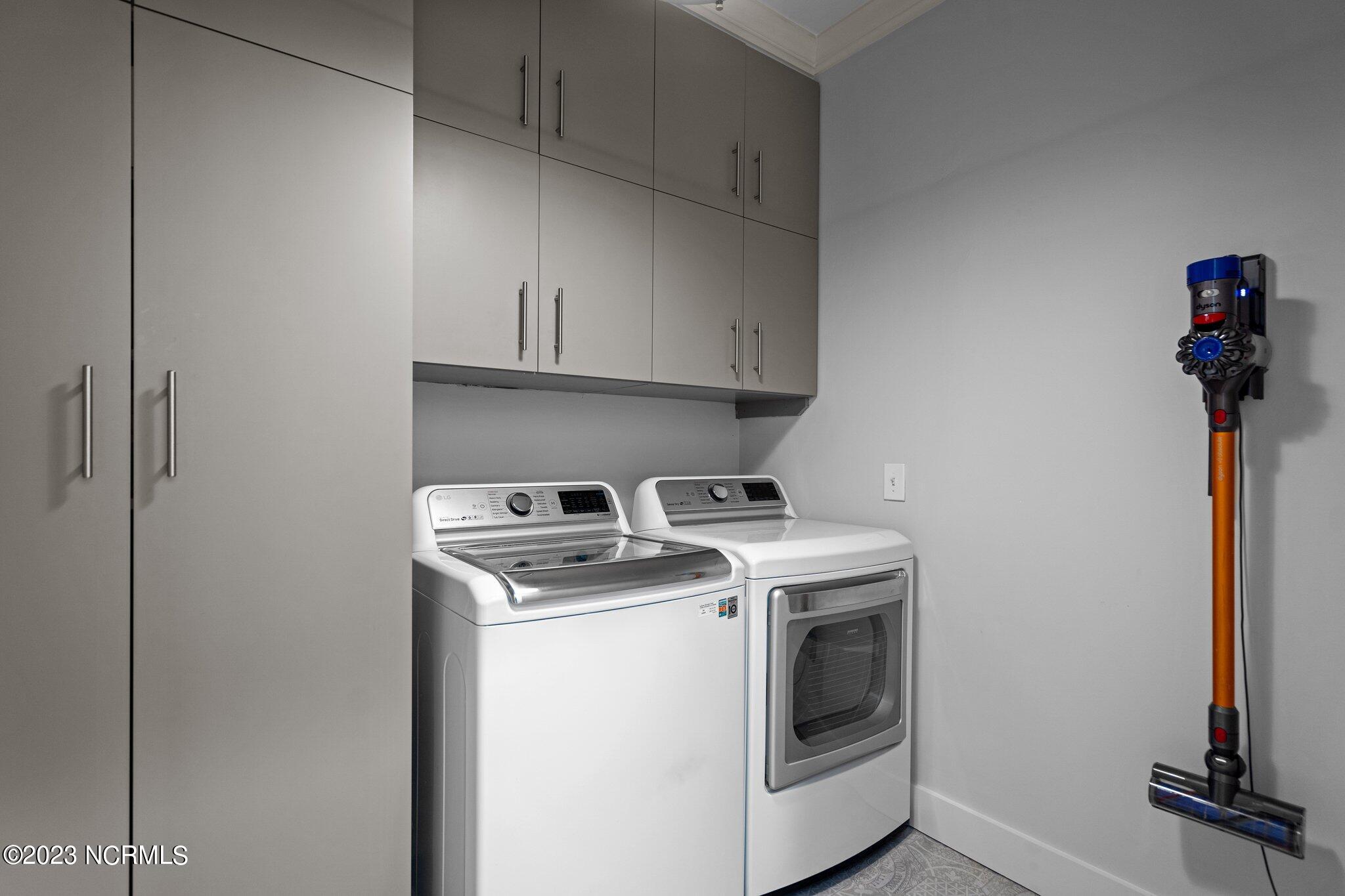 6909 Airlie Oaks Lane