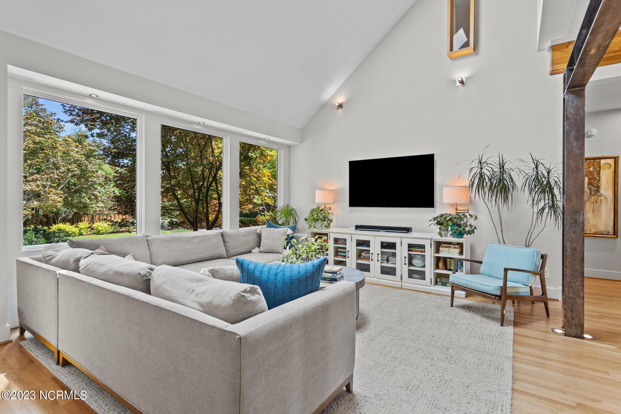 6909 Airlie Oaks Lane