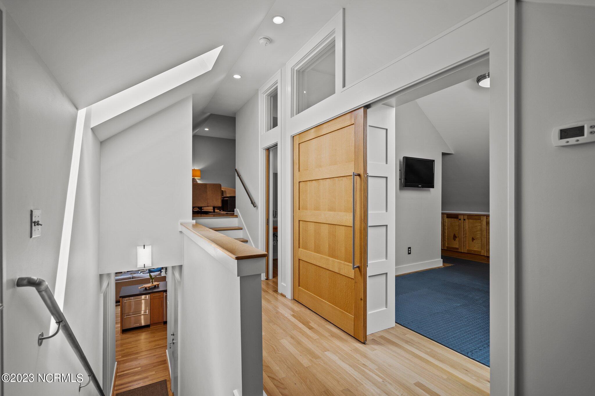 6909 Airlie Oaks Lane