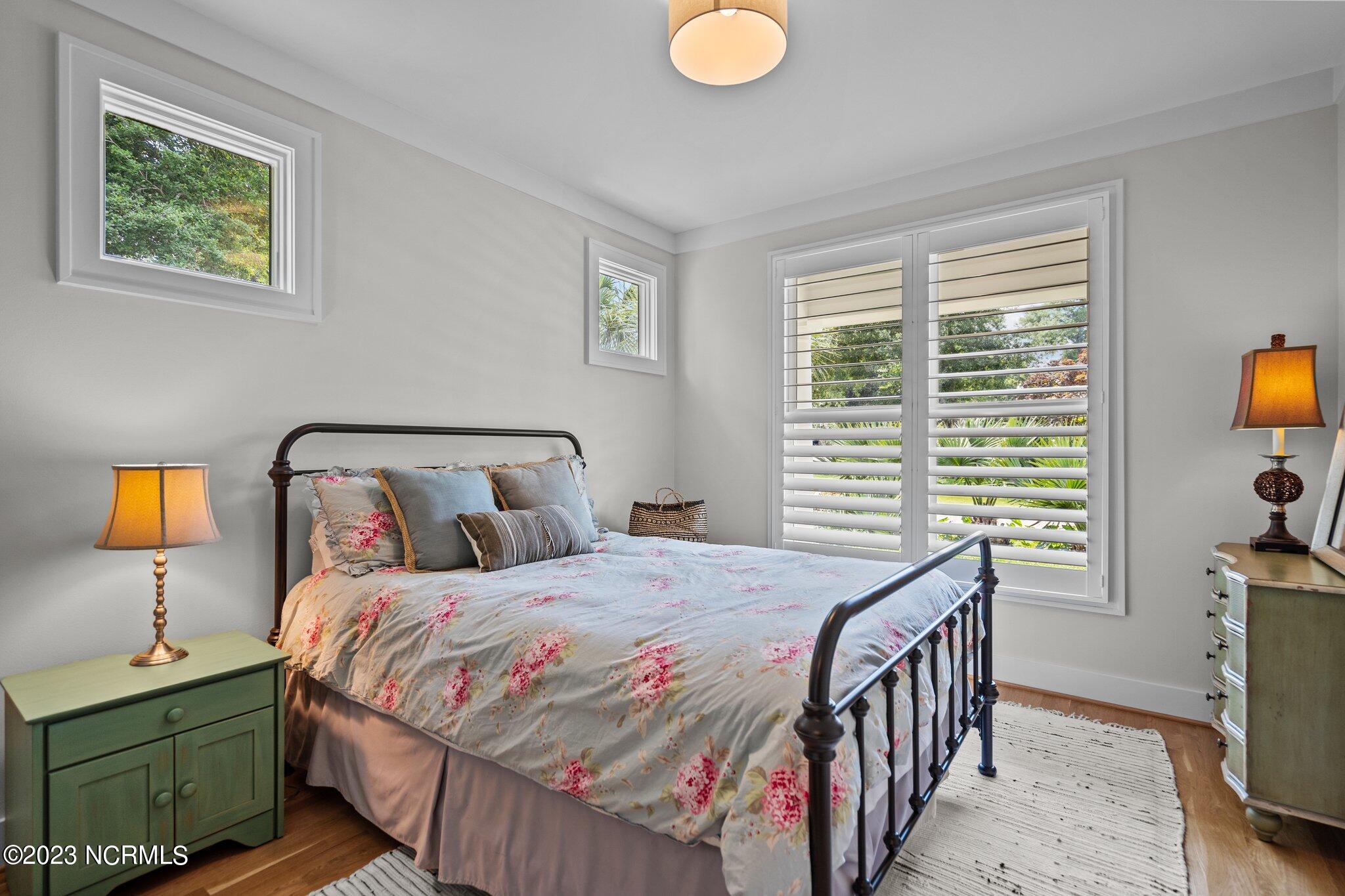 6909 Airlie Oaks Lane