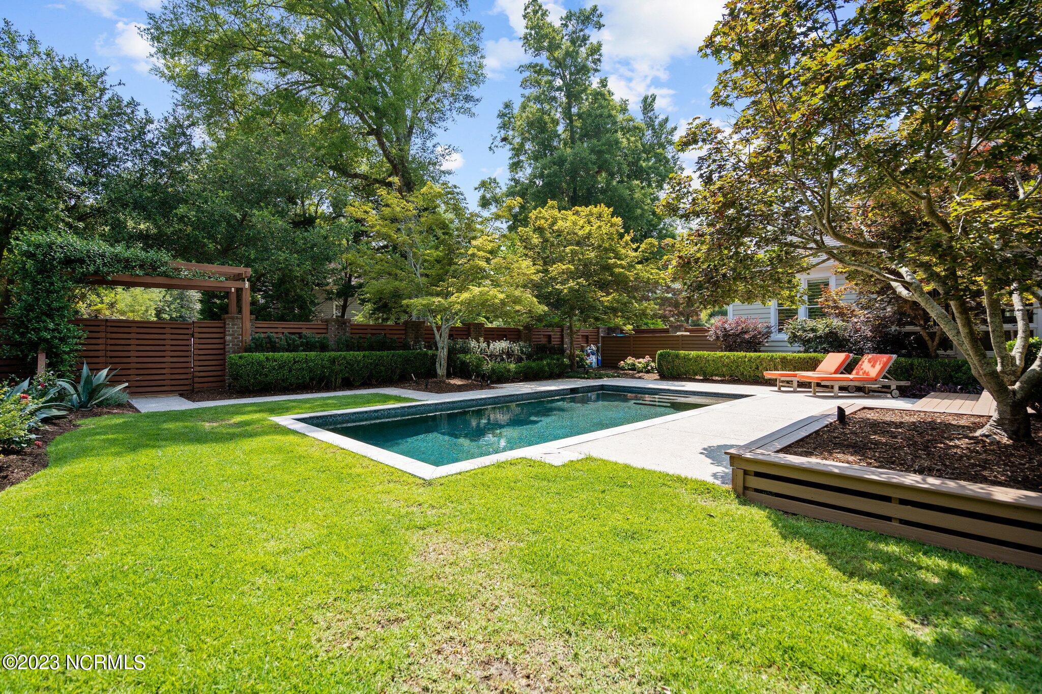 6909 Airlie Oaks Lane