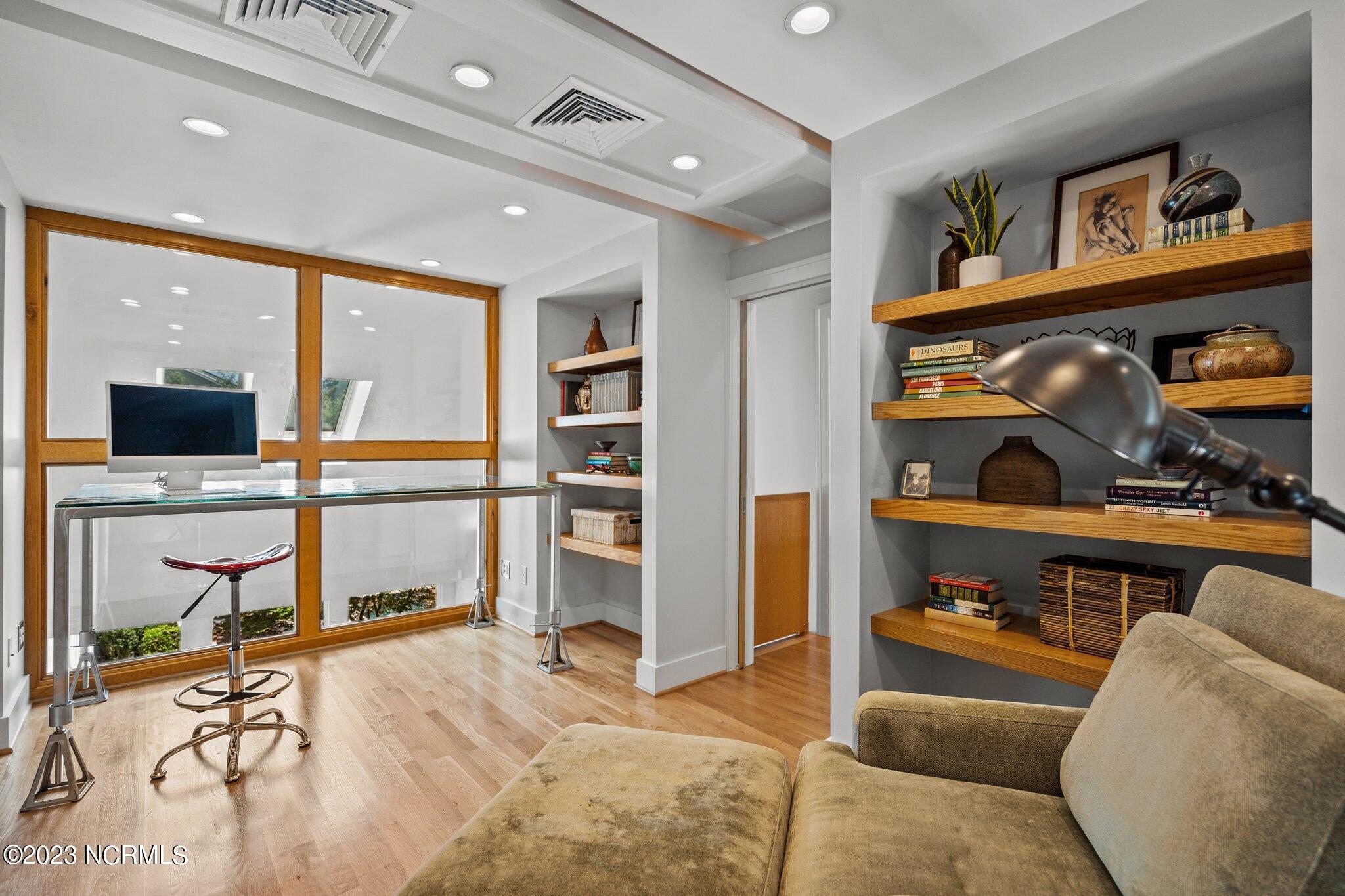 6909 Airlie Oaks Lane